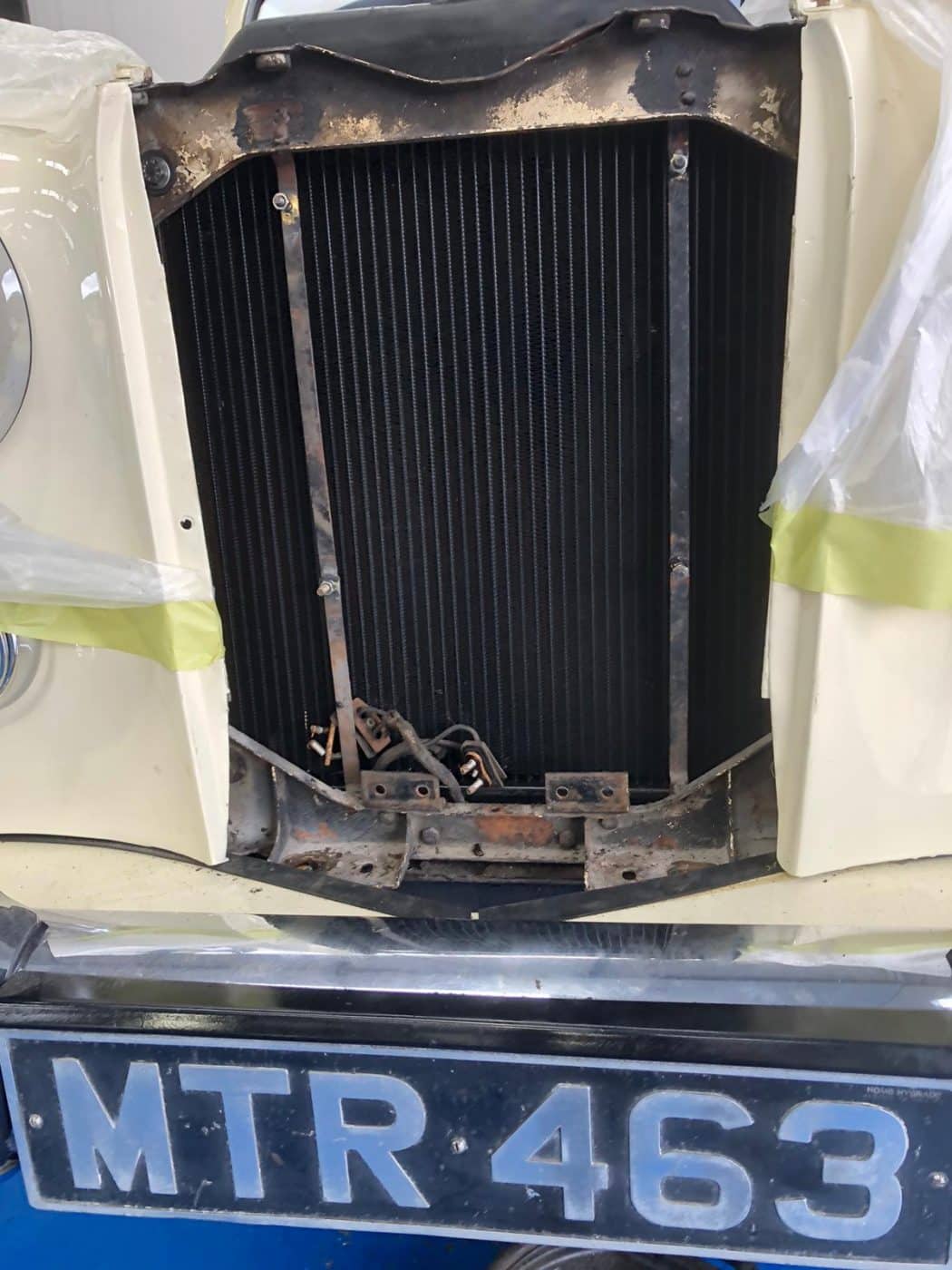 150721 Ady refitting the engine to our Jaguar Mk VII 4