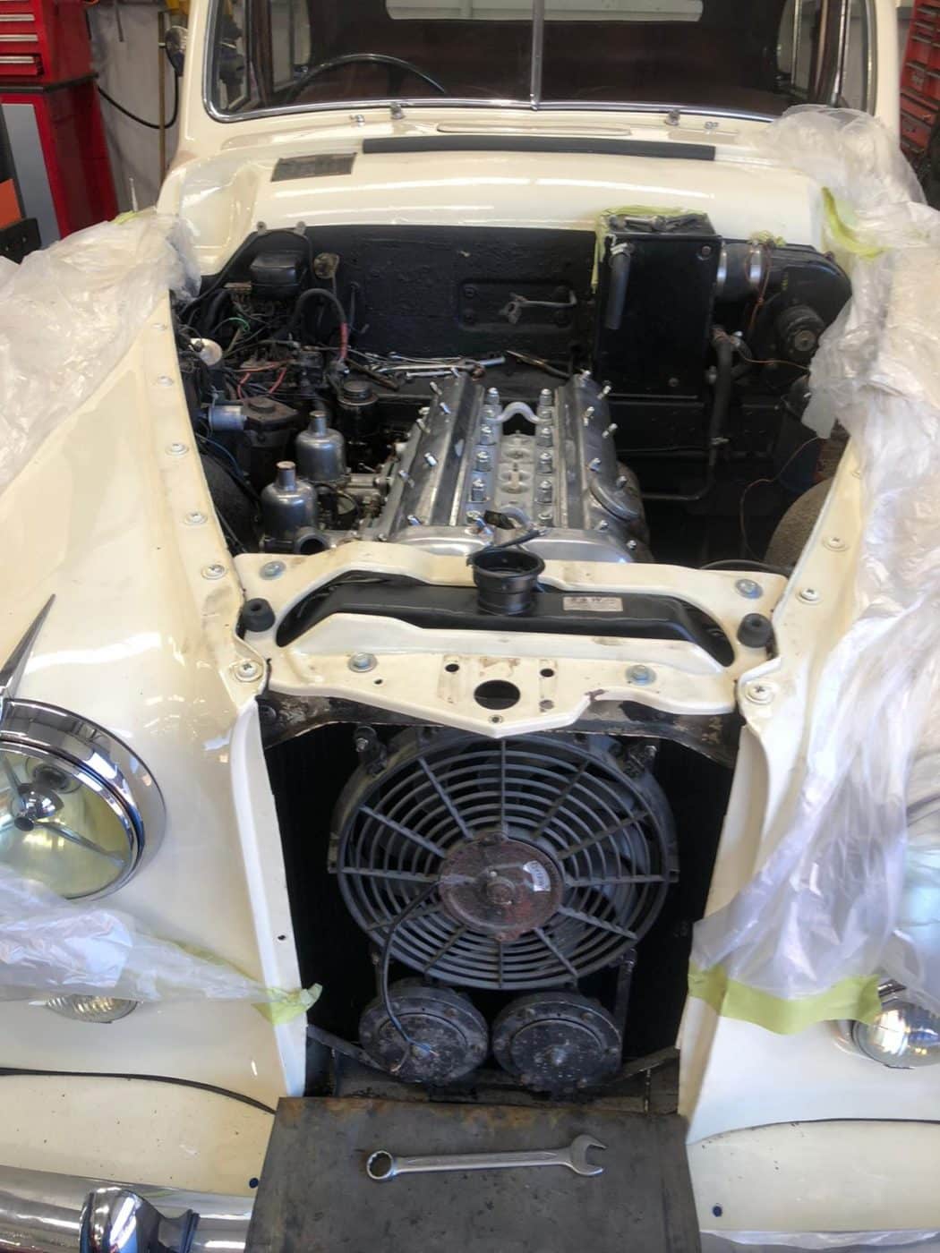 150721 Ady refitting the engine to our Jaguar Mk VII 5