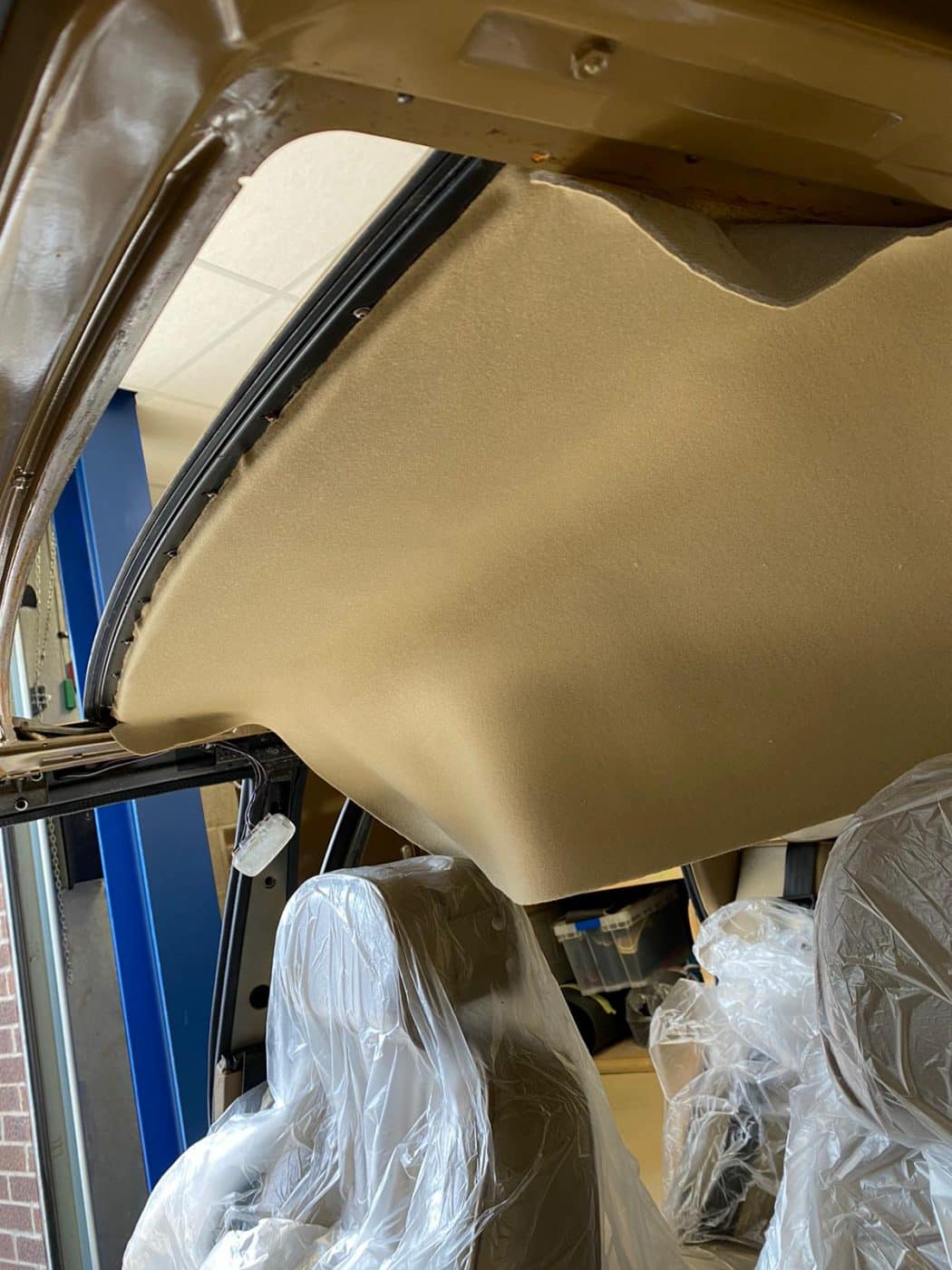 1981 Rover 3500 SD1 Vanden Plas headlining fitting 3 1