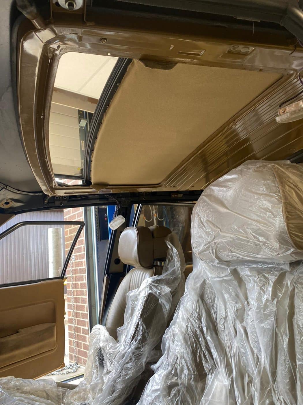 1981 Rover 3500 SD1 Vanden Plas headlining fitting 6 1