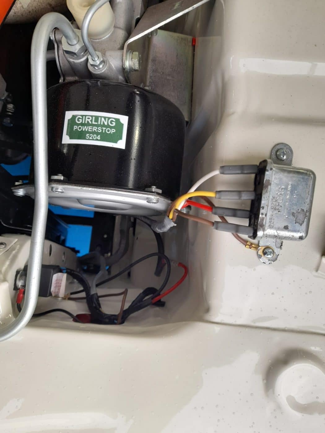 200721 Ford Escort headlight relay fitted 1