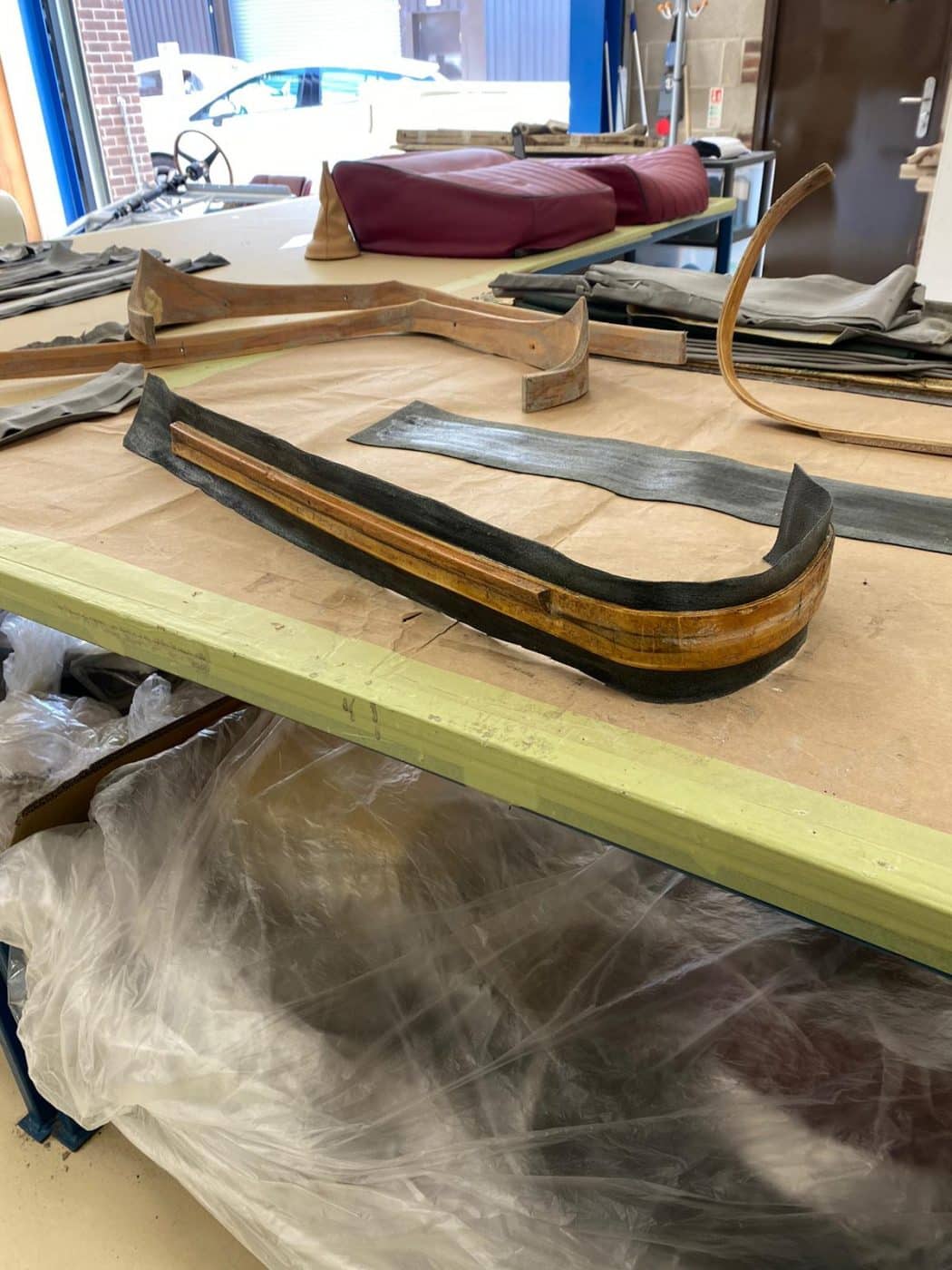 230721 Aston Martin DB2 4 glueing new leather 3 1
