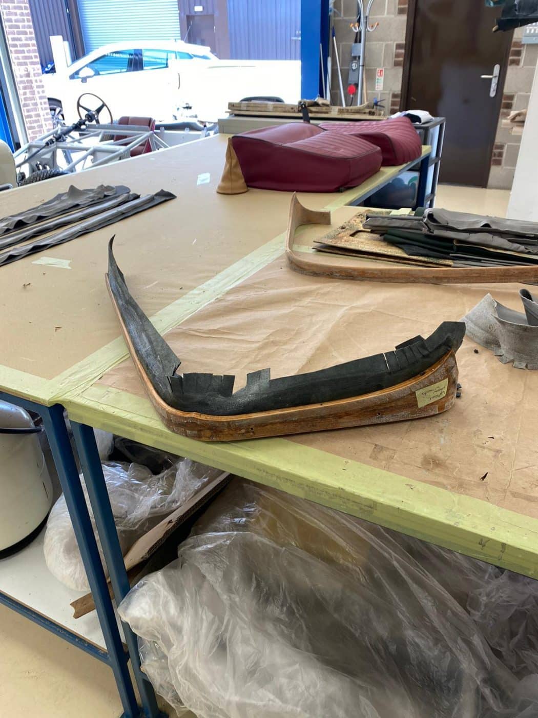230721 Aston Martin DB2 4 glueing new leather 6 1