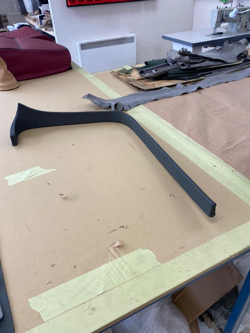 230721 Aston Martin DB2 4 glueing new leather 7 1