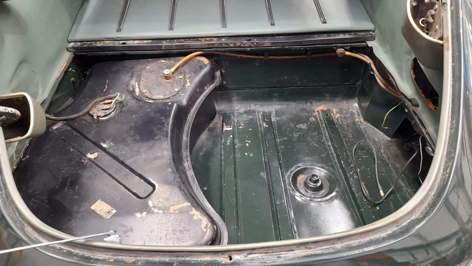 Jaguar E Type 1.5 greasing engine oil and filter 12 1