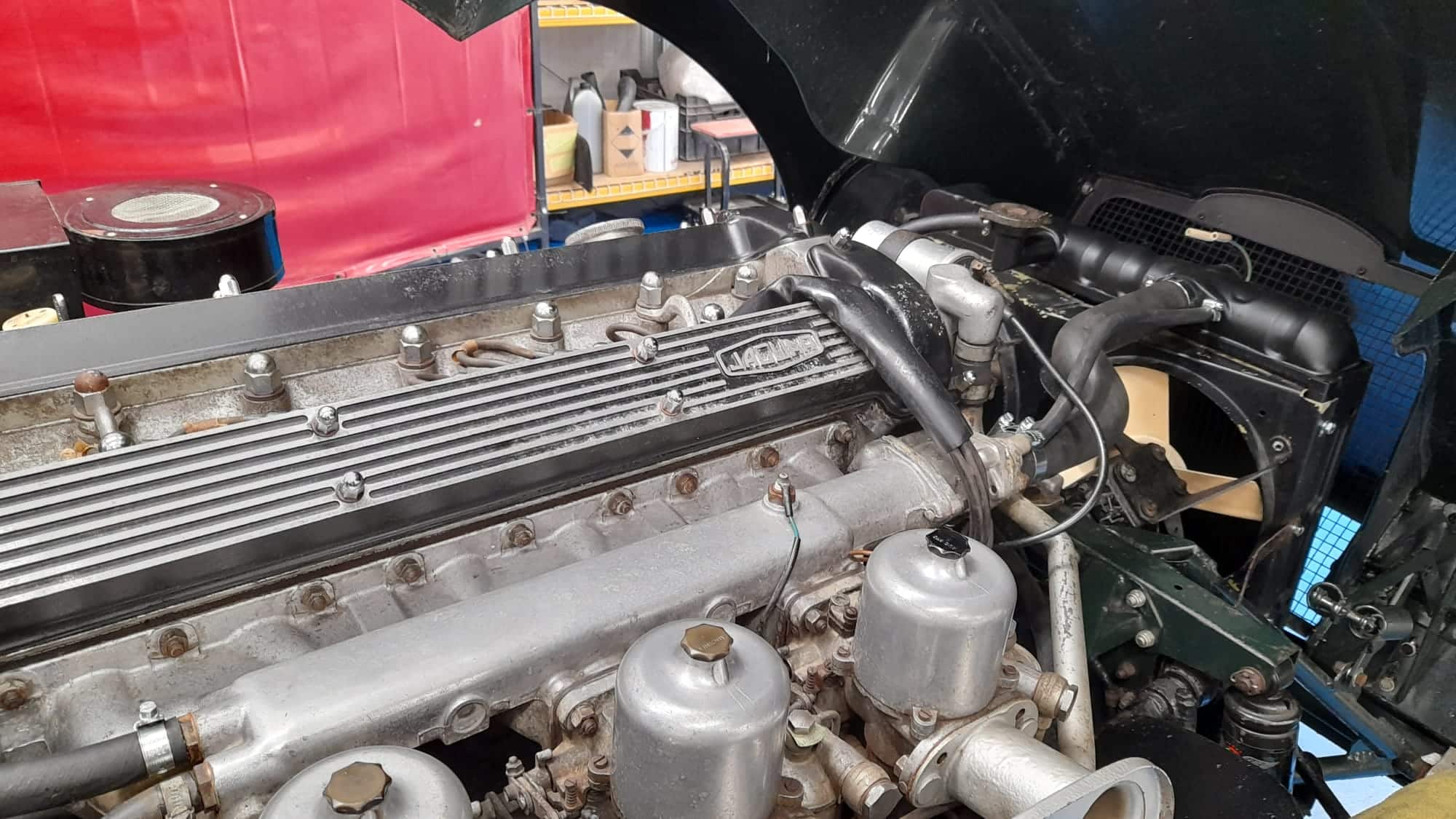 Jaguar E Type 1.5 greasing engine oil and filter 5 1