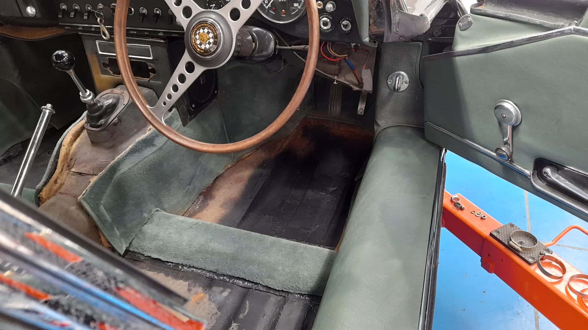 Jaguar E Type 1.5 greasing engine oil and filter 7 1