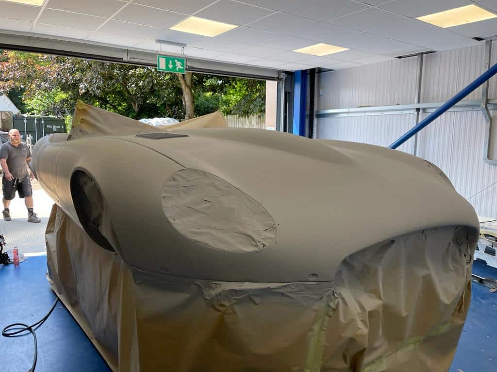 Jaguar E Type in primer 3 1