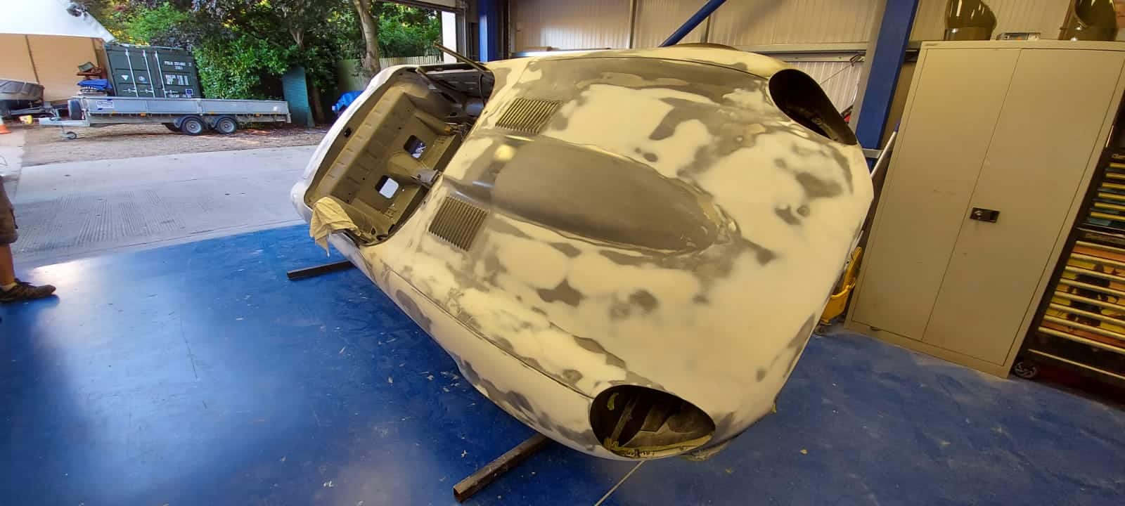 Jaguar E Type shaping up the body 4 1