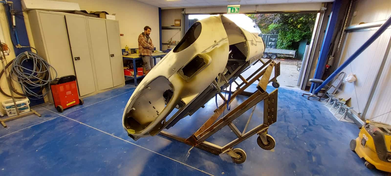 Jaguar E Type shaping up the body 5 1