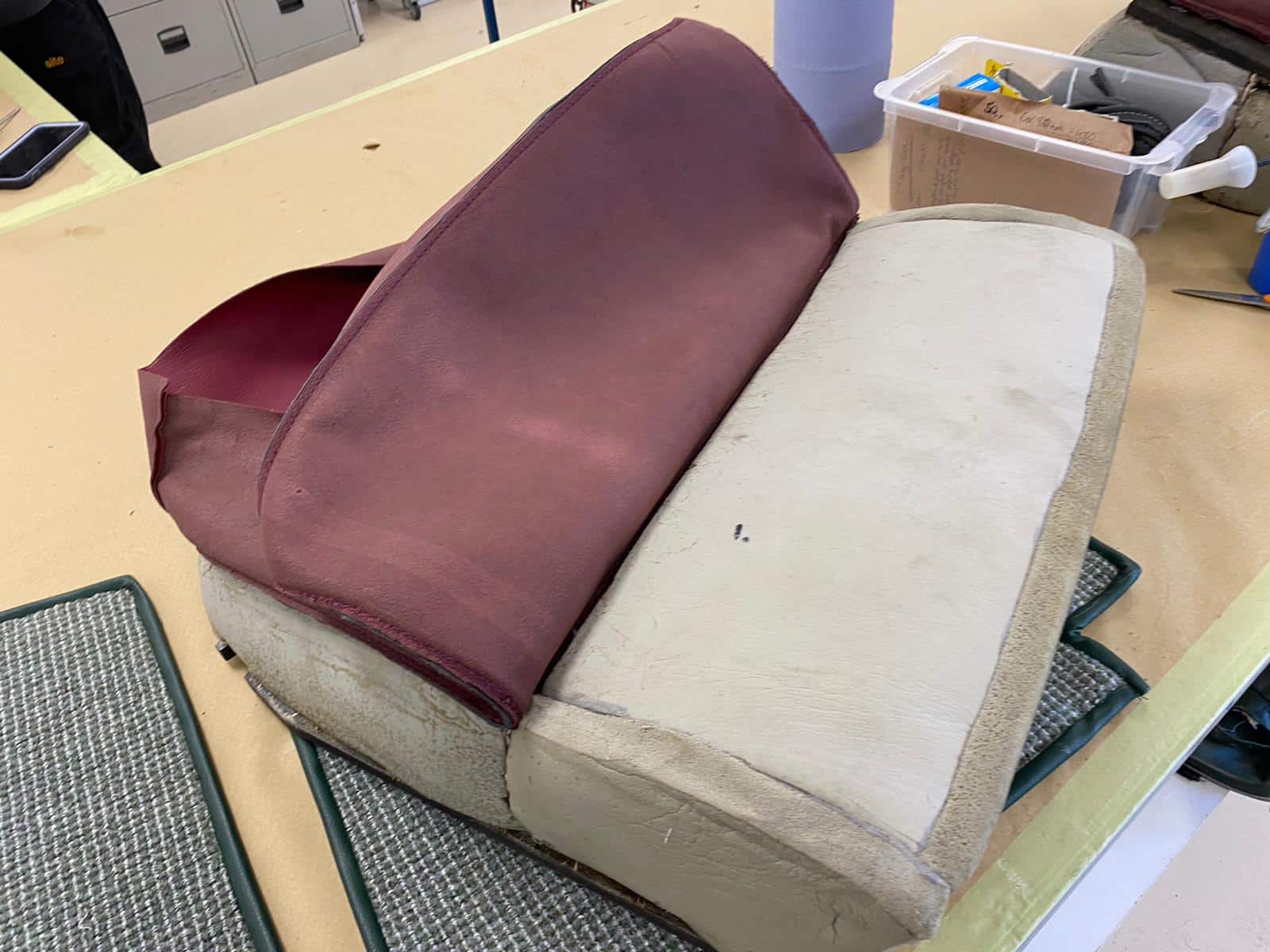 Aston Martin DB2 4 base seat fitting beginning 21 1