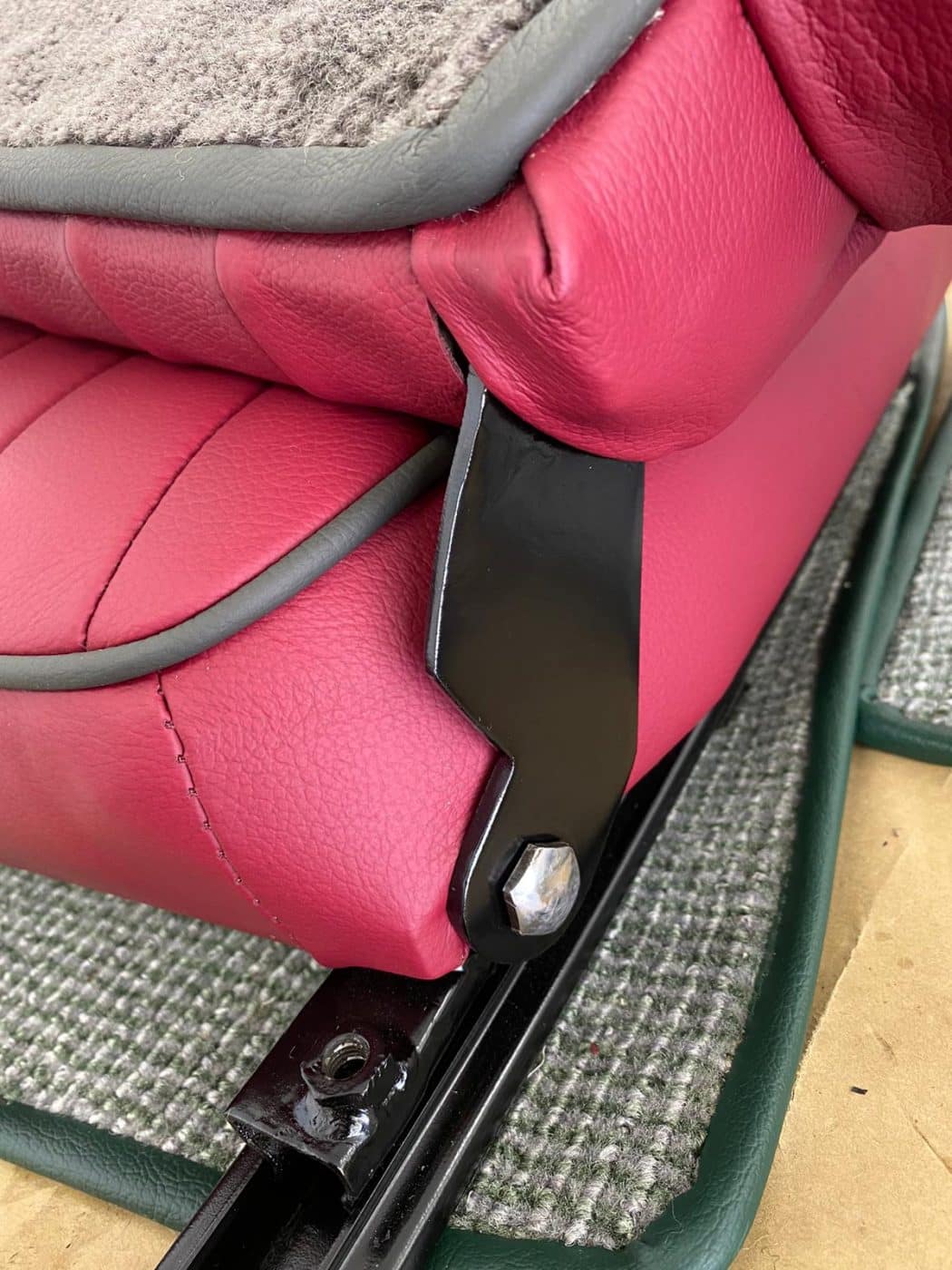 Aston Martin DB2 4 base seat fitting beginning 35 1
