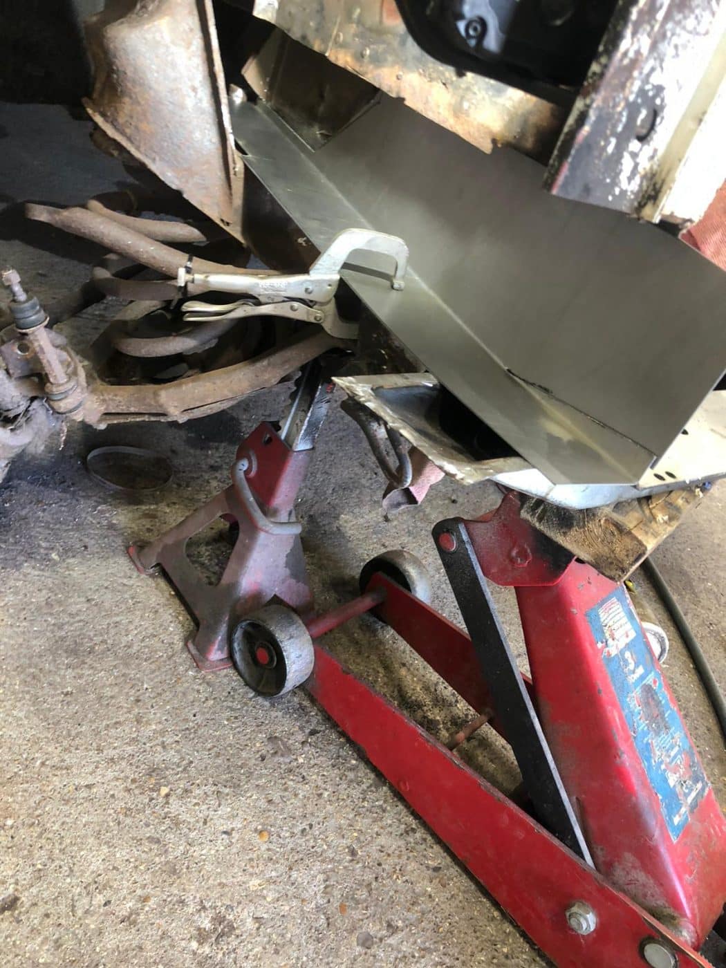 Daimler Double Six corrosion repair work continues 21 1