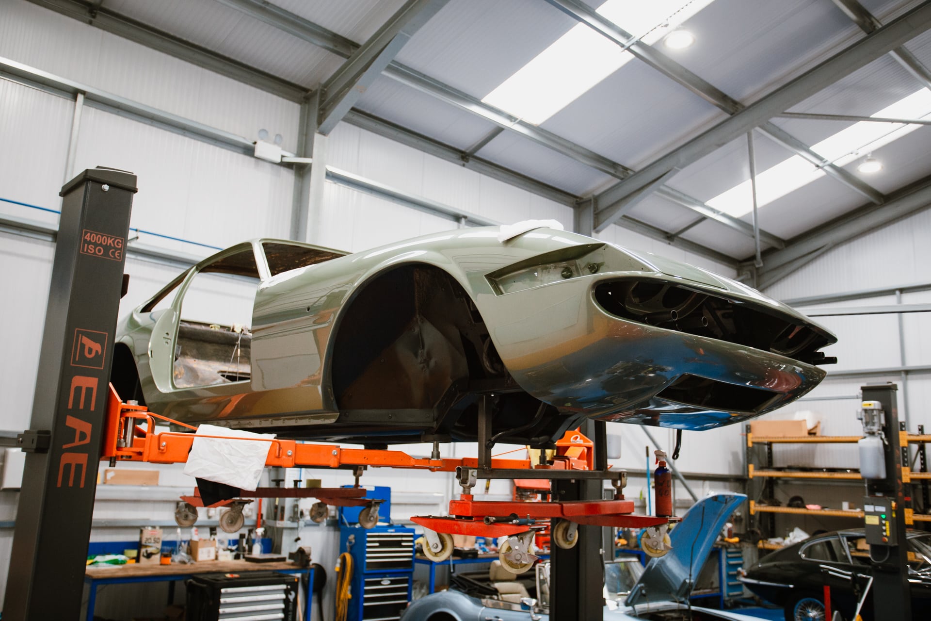 Ferrari Daytona reassembling the rear axle discs on the inside rather than on the actual wheels 2 1