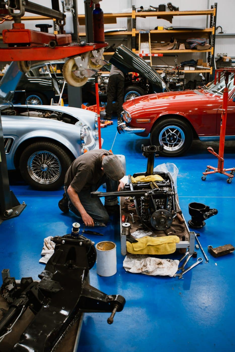 Ferrari Daytona reassembling the rear axle discs on the inside rather than on the actual wheels 3 1