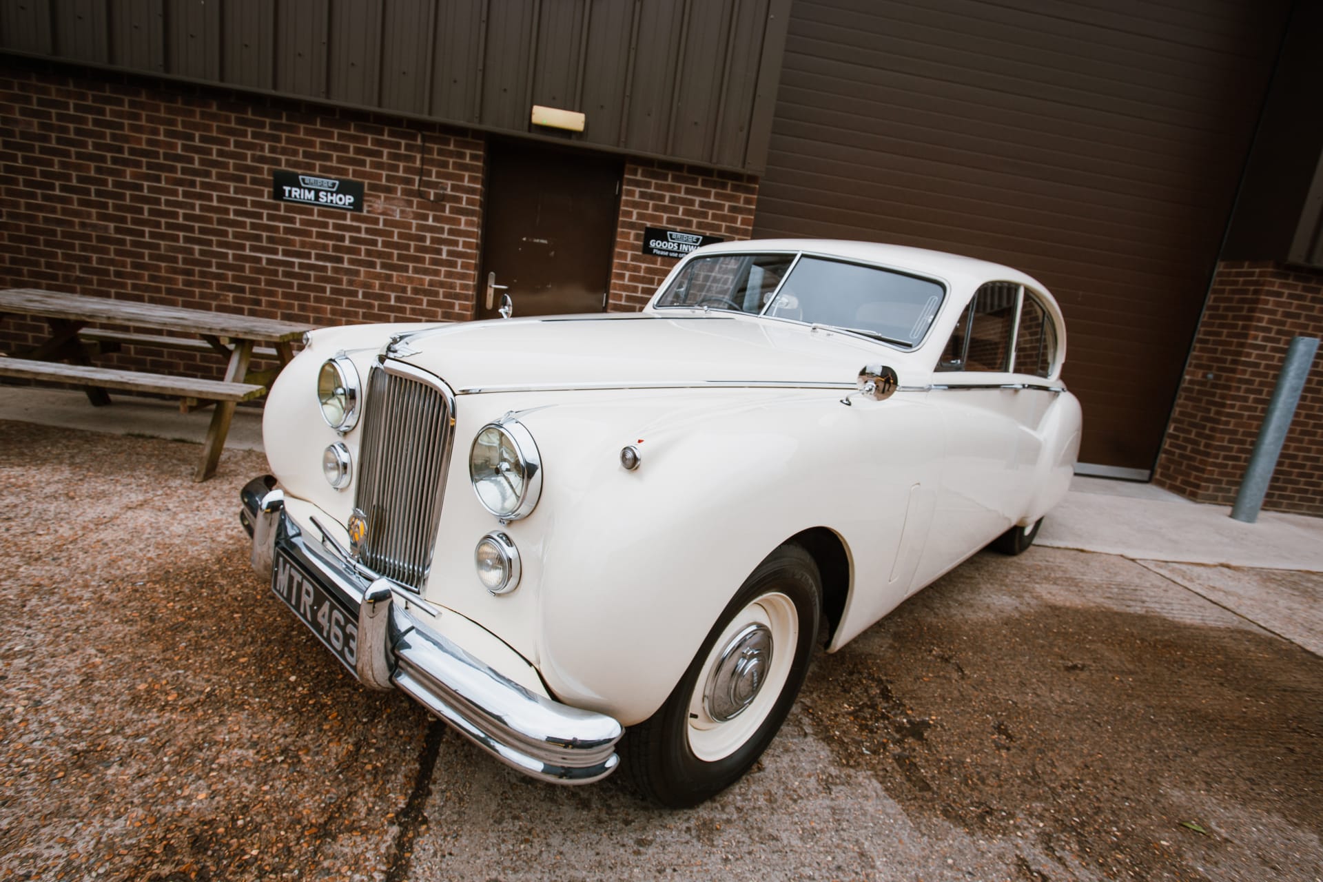 Jaguar MK 7 leaving 02 1