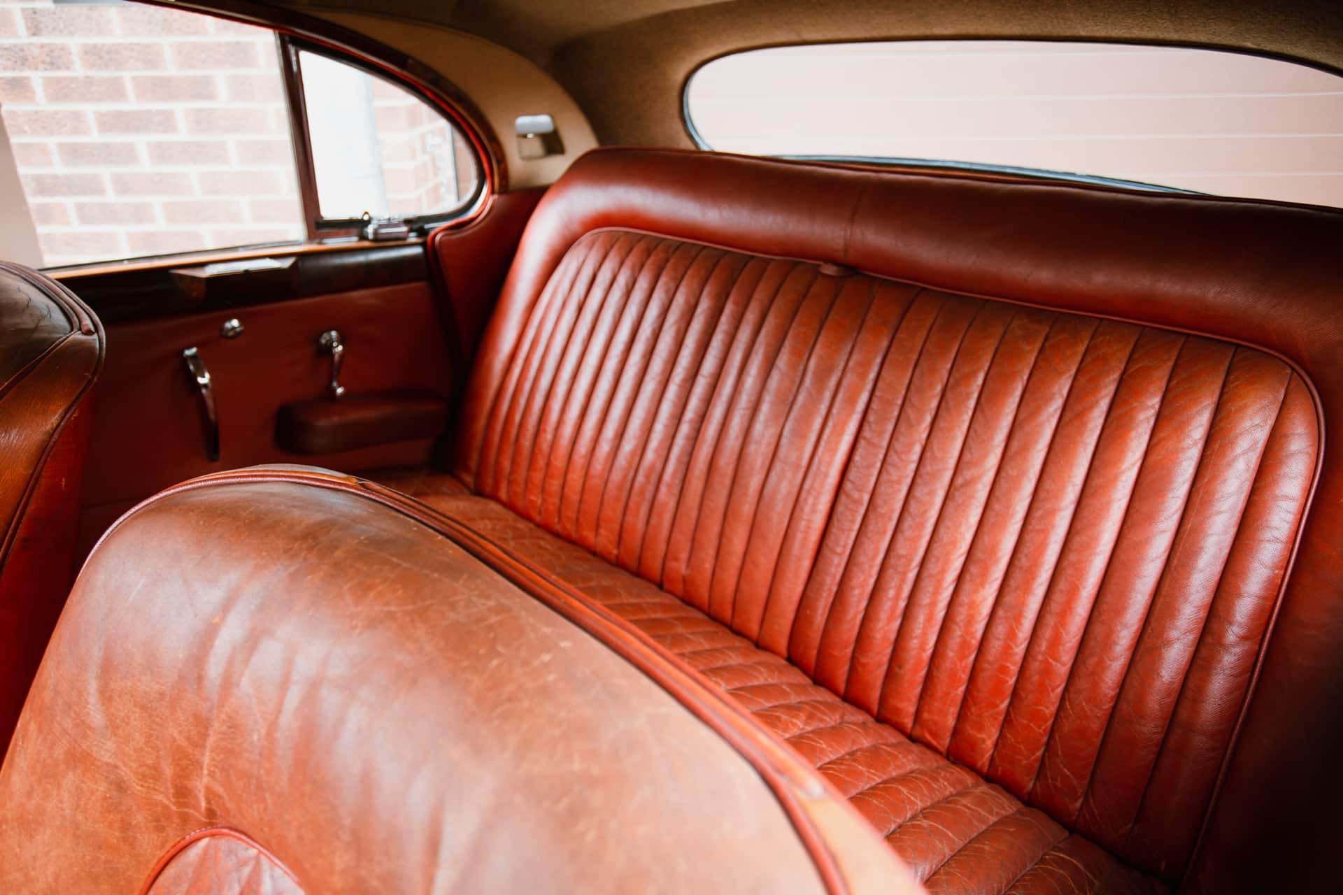 Jaguar MK 7 leaving 03 1