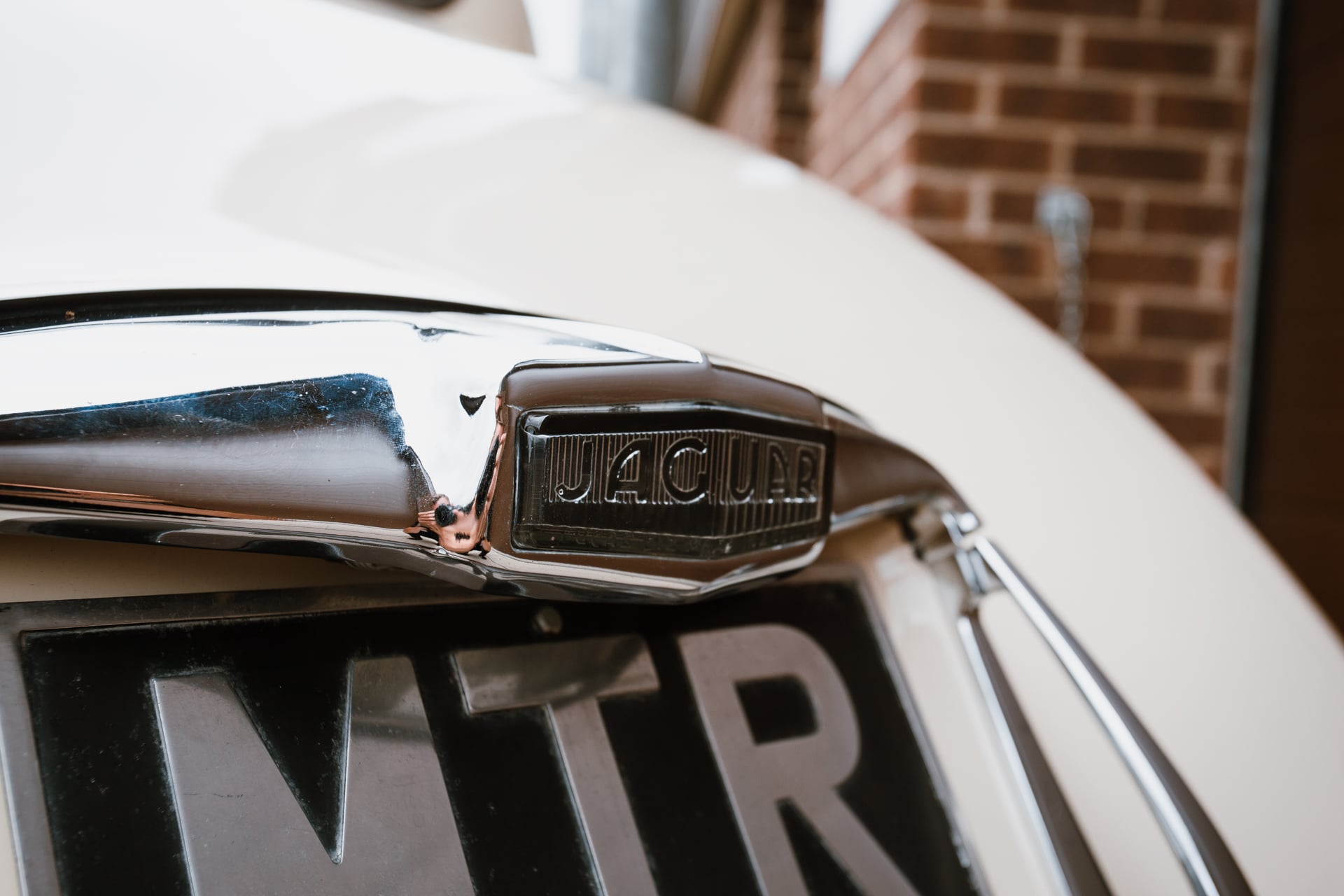Jaguar MK 7 leaving 07 1