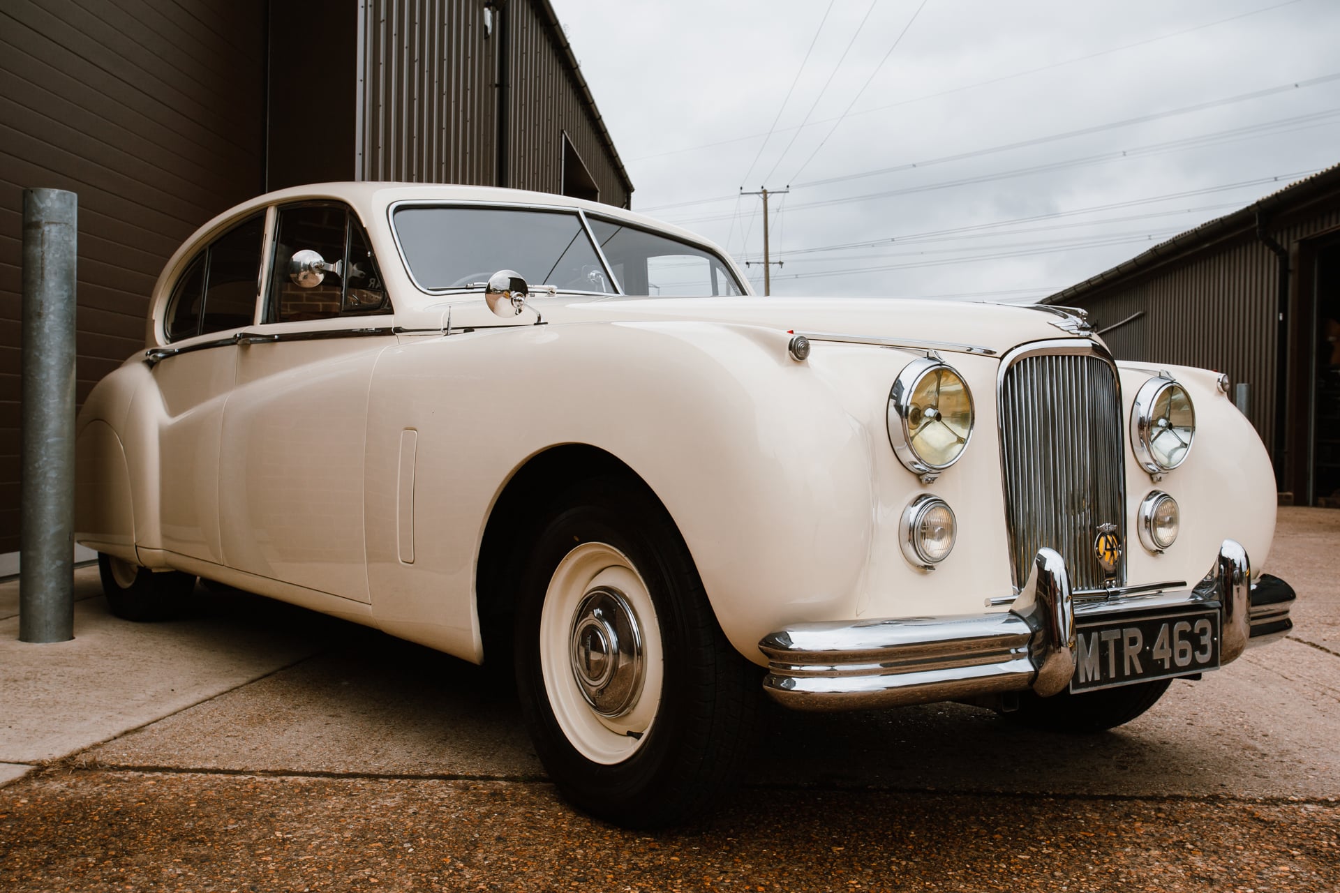 Jaguar MK 7 leaving 09 1