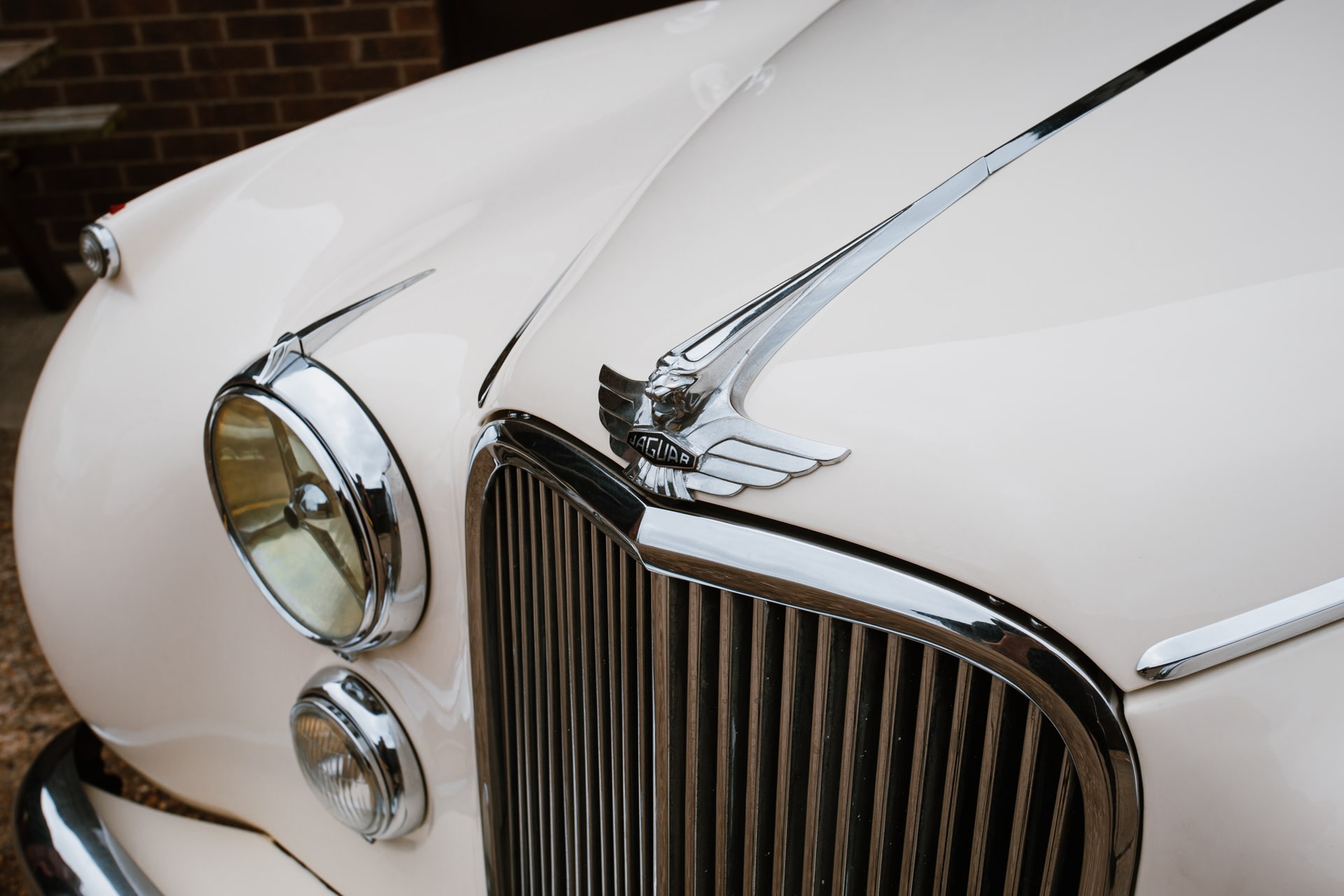 Jaguar MK 7 leaving 18 1
