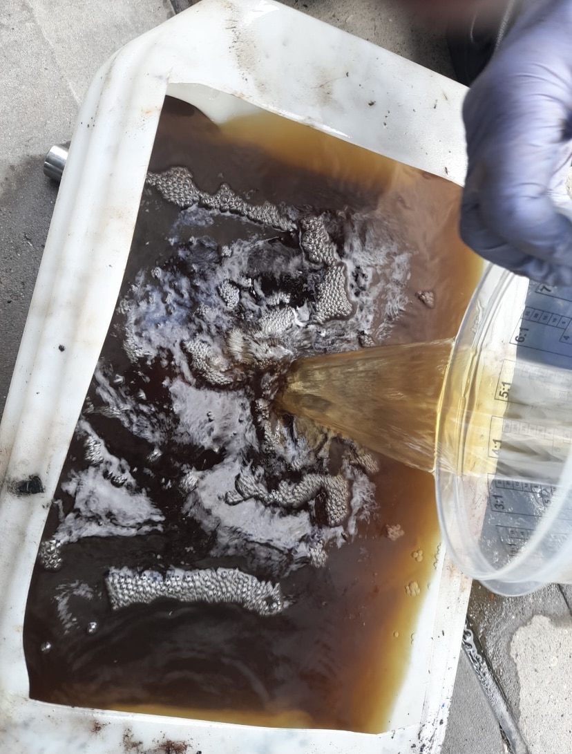 Jaguar XJ6 Dirty Fuel Line and Tank 4 1