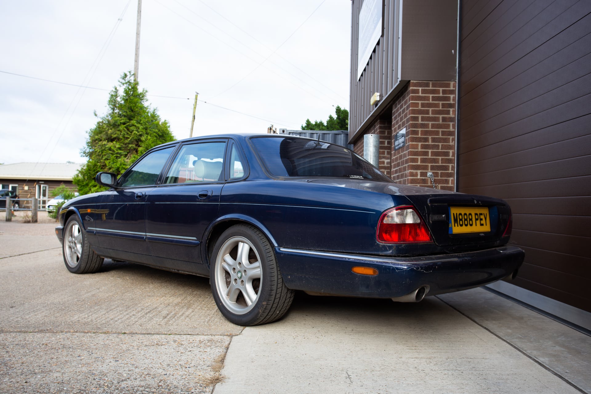 Jaguar XJR Arrives for MOT prep and detial 10 1