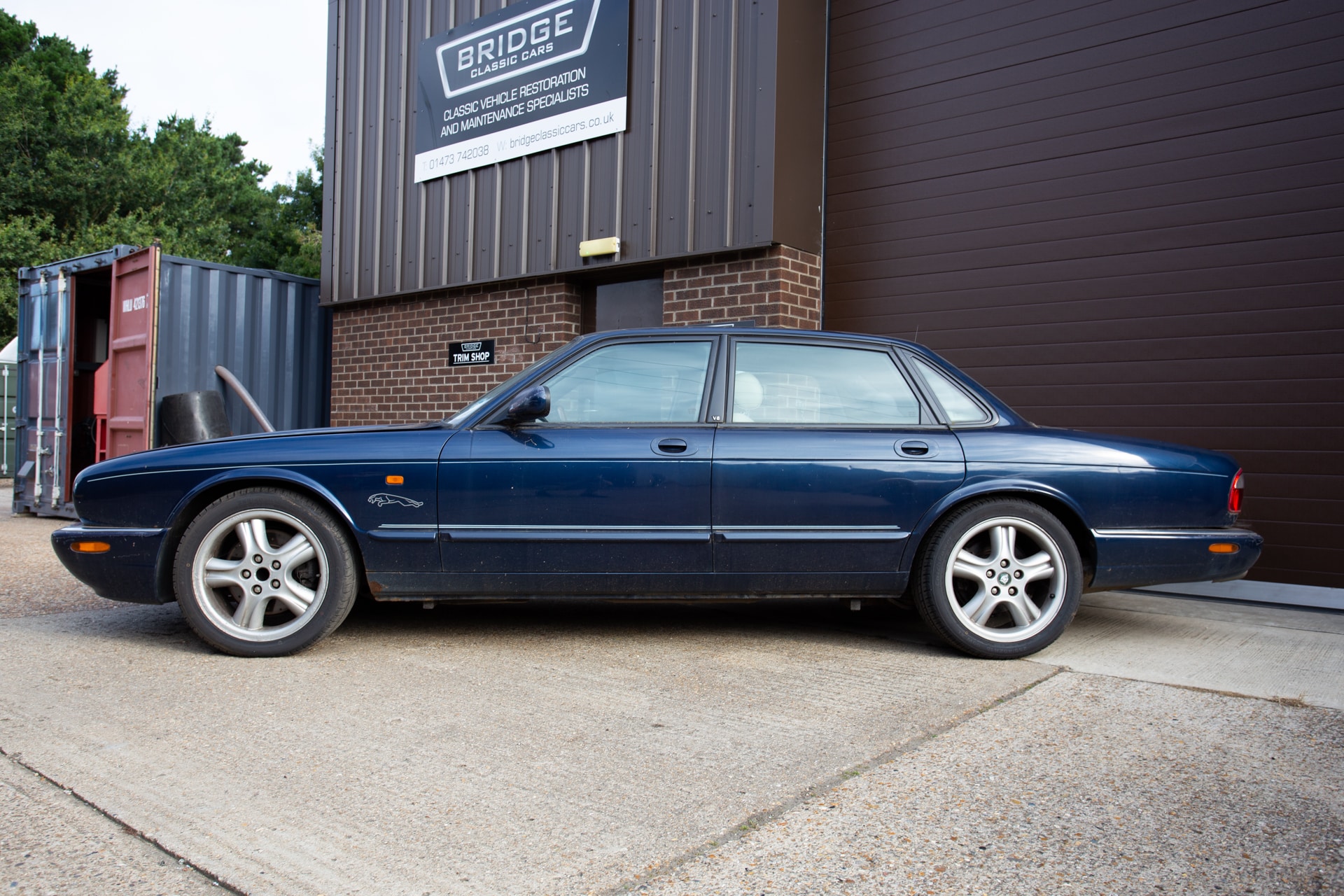 Jaguar XJR Arrives for MOT prep and detial 11 1