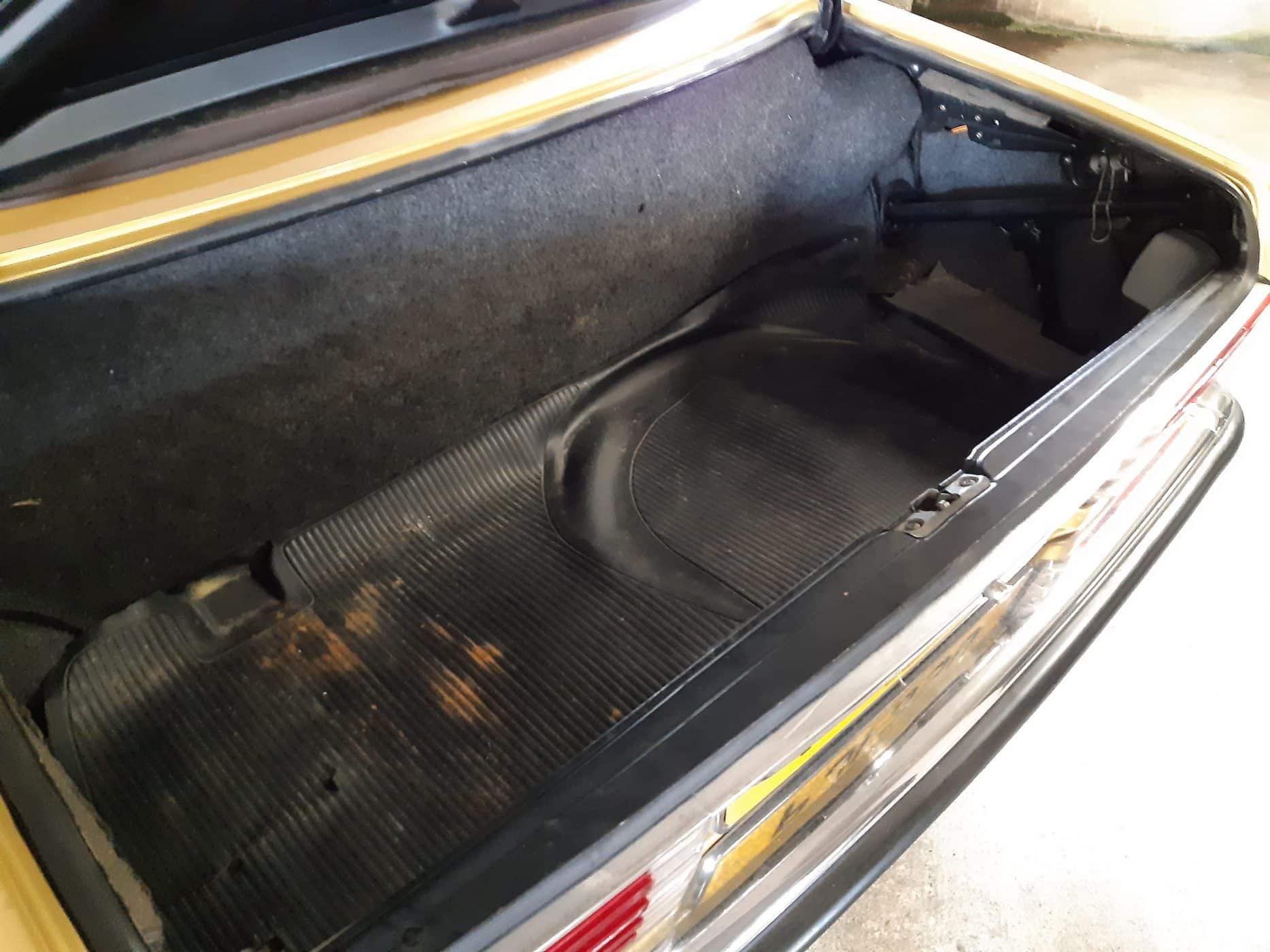 Mercedes R107 350 SL Auto 10
