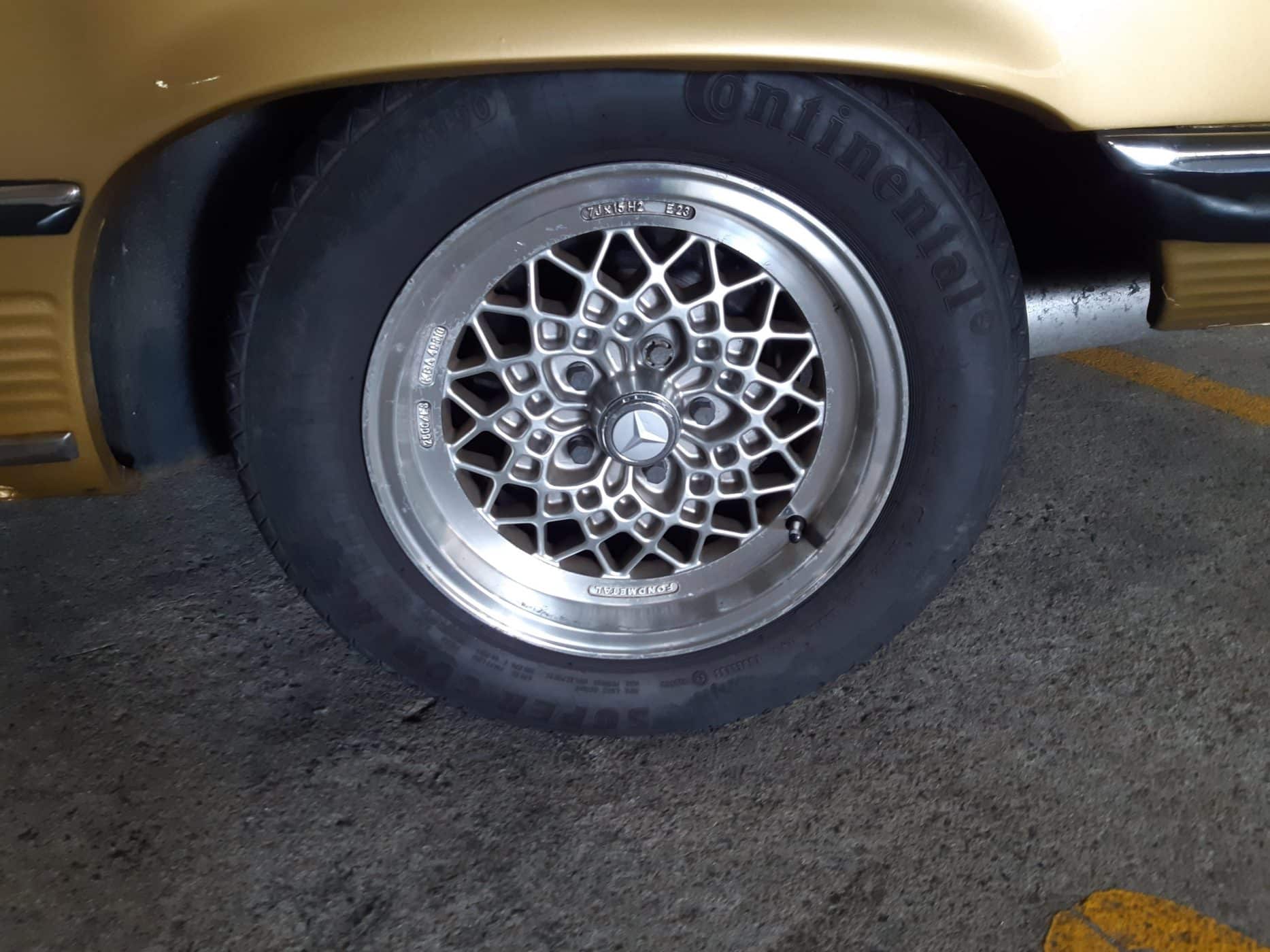 Mercedes R107 350 SL Auto 12