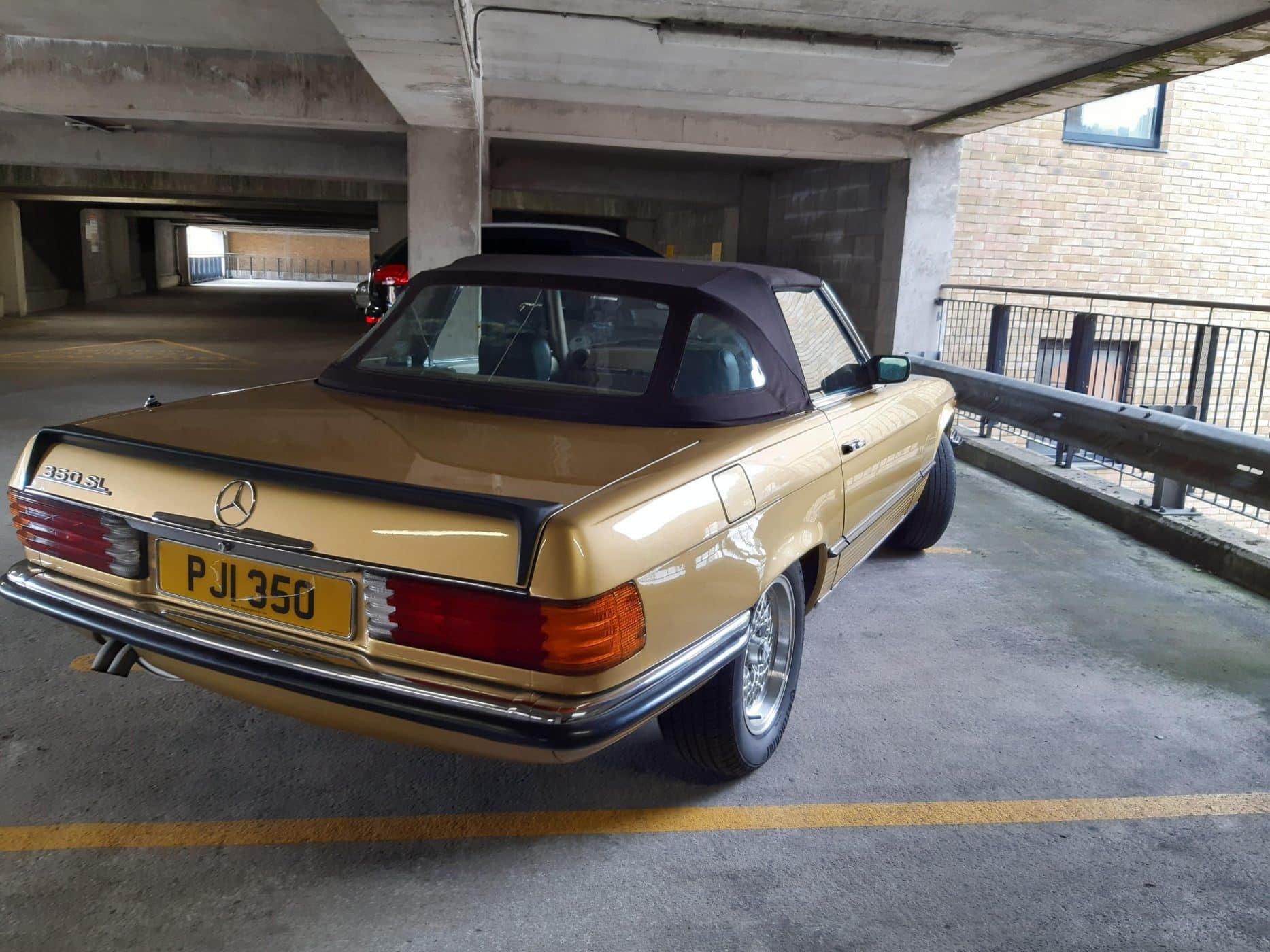 Mercedes R107 350 SL Auto 5