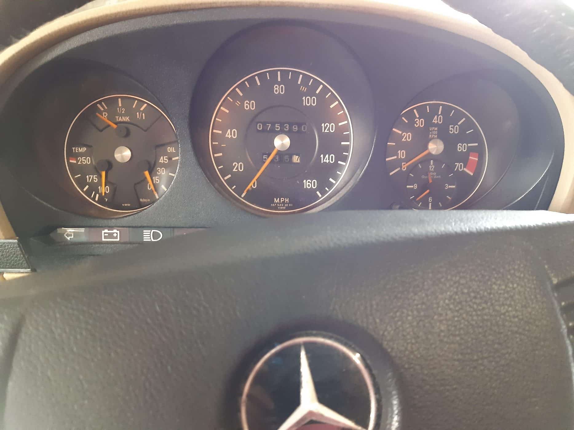 Mercedes R107 350 SL Auto 8