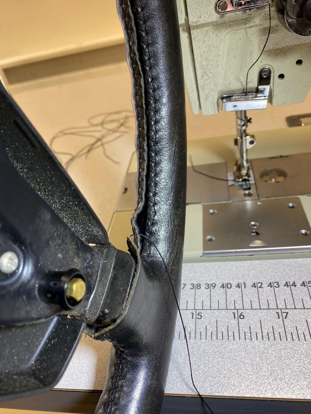010921 Porsche 911SC Steering Wheel Re covering 11 1