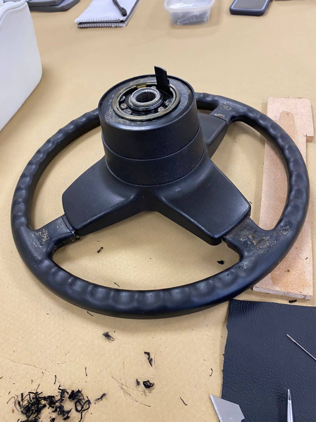 010921 Porsche 911SC Steering Wheel Re covering 3 1