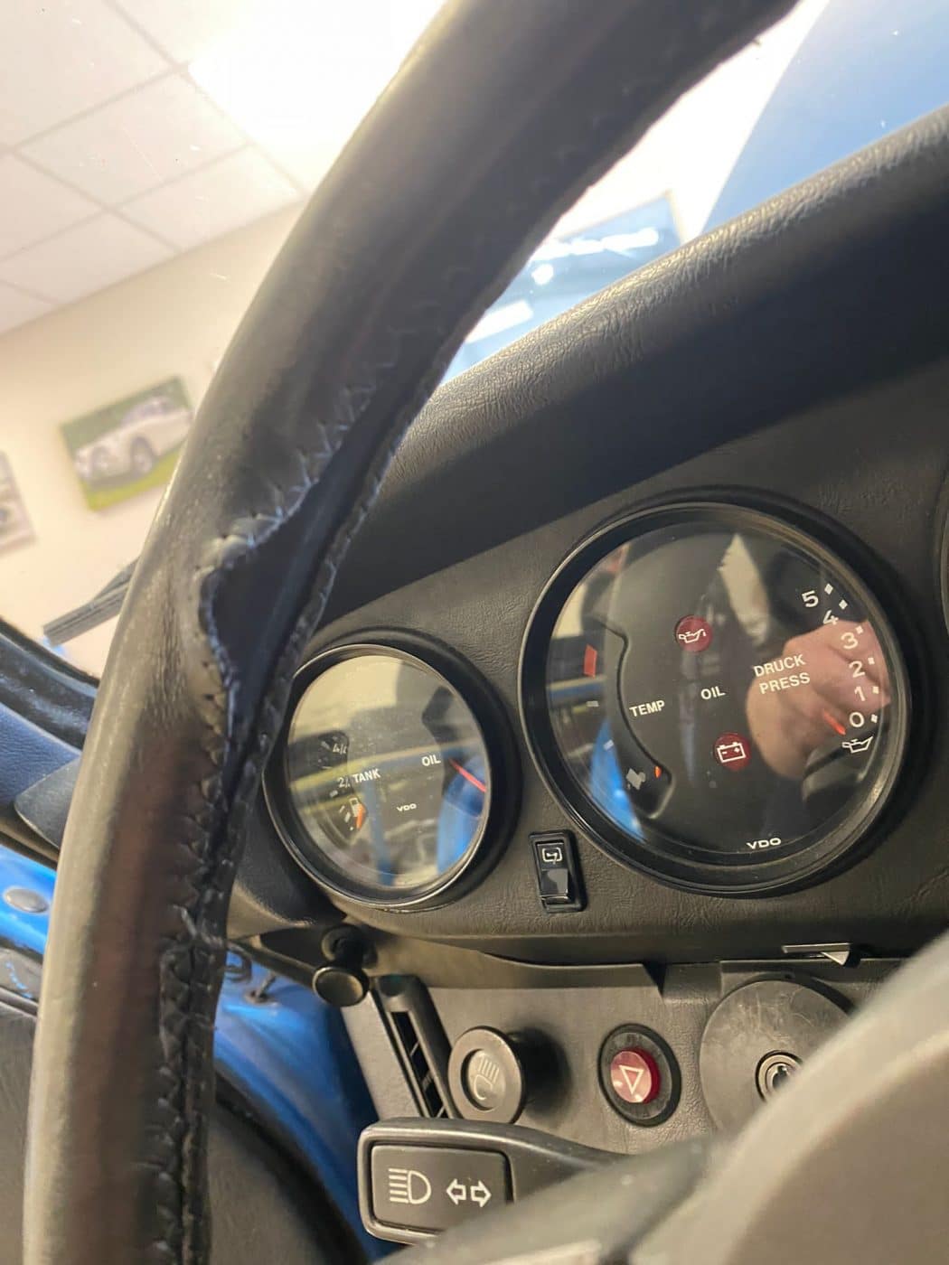 010921 Porsche 911SC Steering Wheel Re covering 5 1