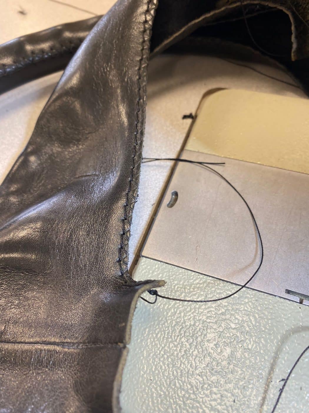 010921 Porsche 911SC Steering Wheel Re covering 6 1