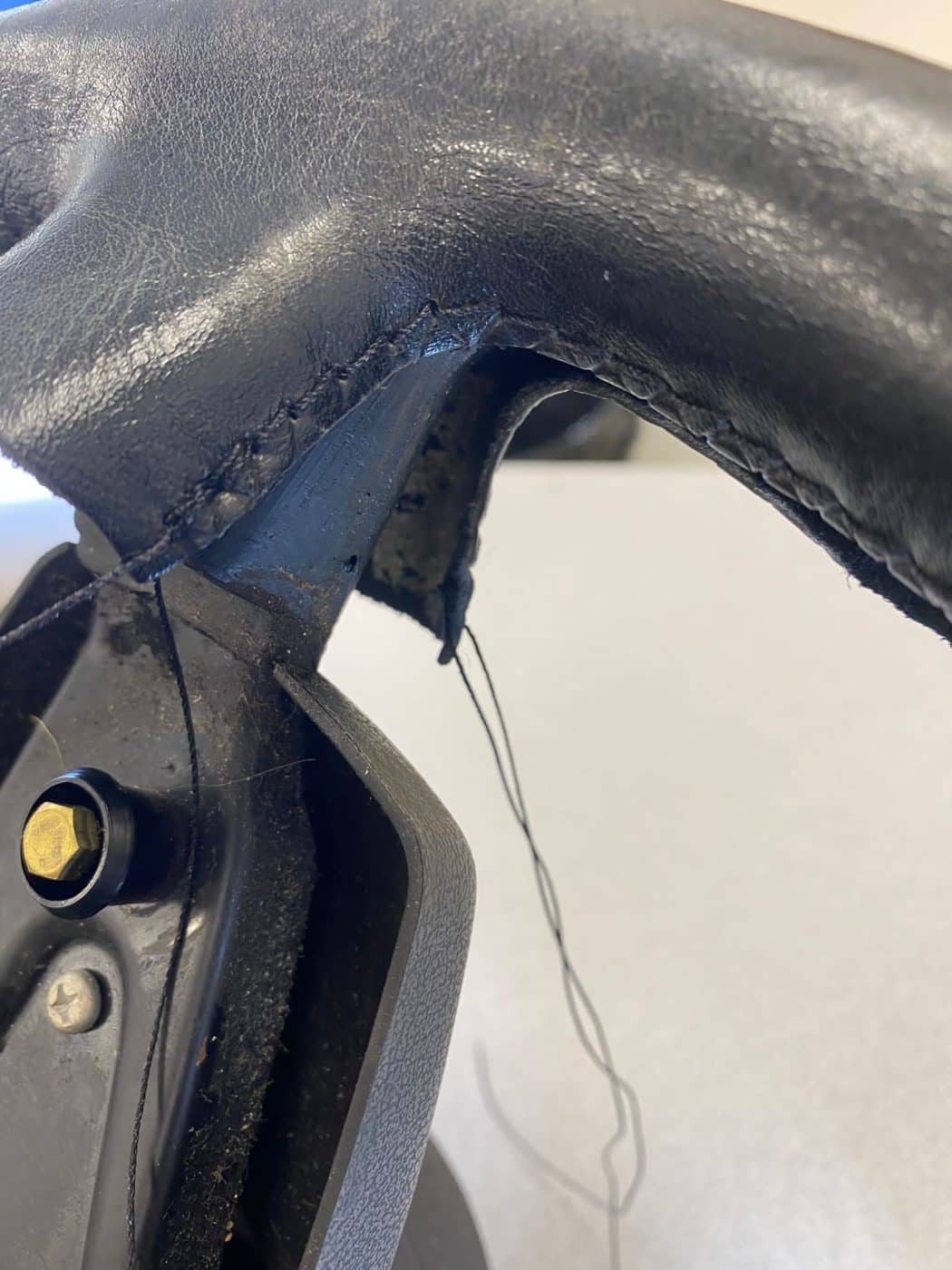 010921 Porsche 911SC Steering Wheel Re covering 8 1