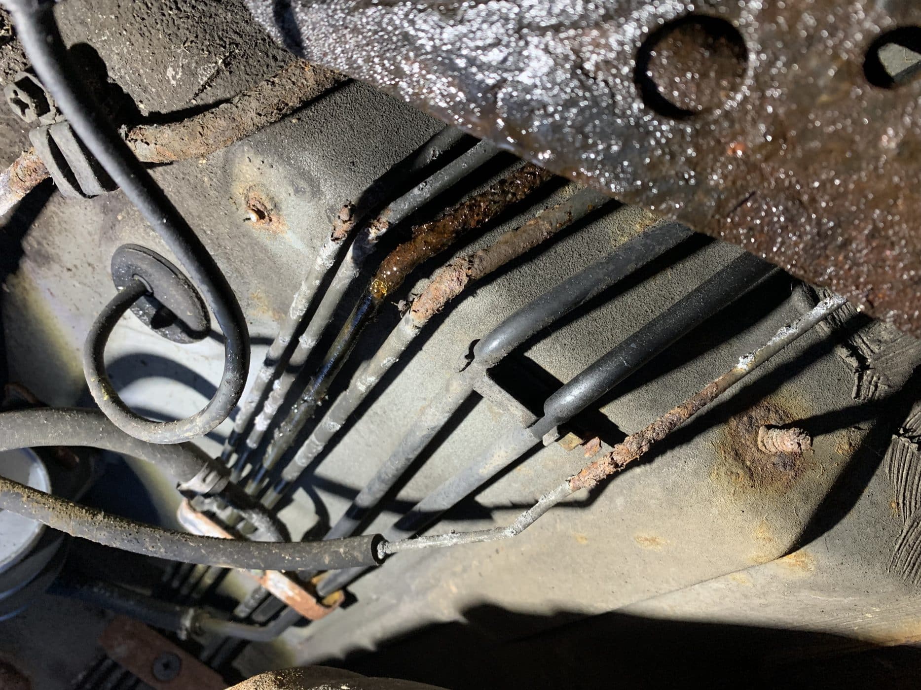 070921 Mercedes E55 Underside defects 3 1