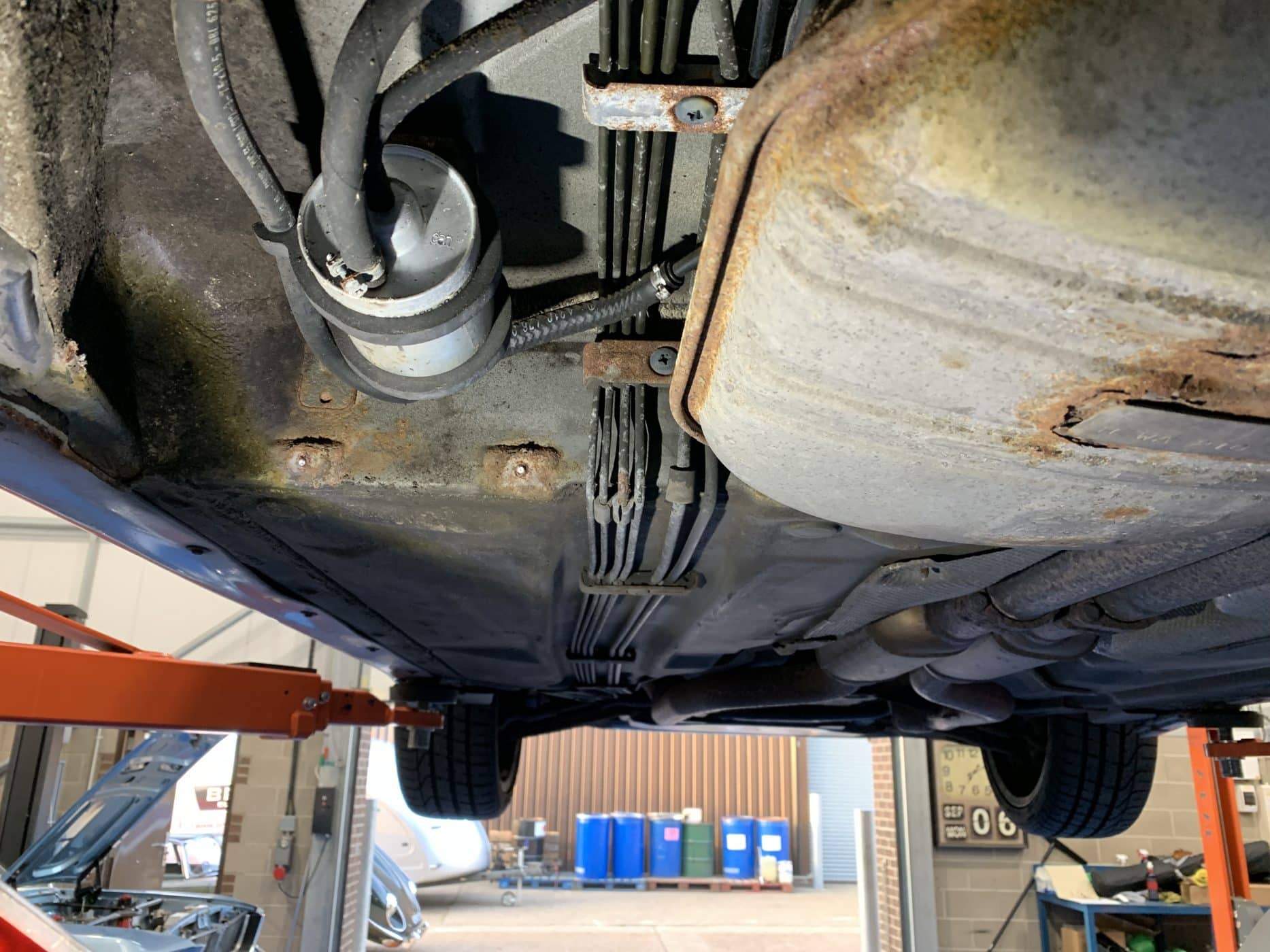 070921 Mercedes E55 Underside defects 4 1