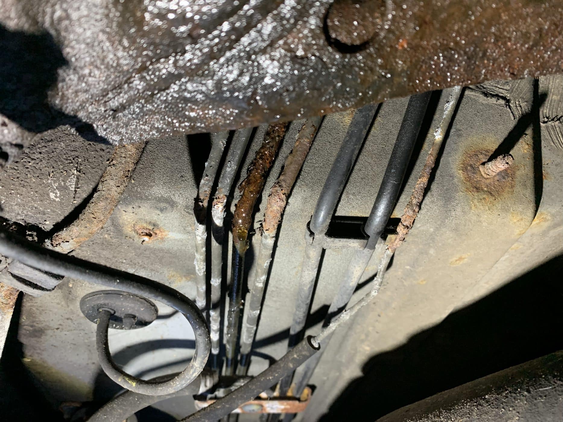070921 Mercedes E55 Underside defects 5 1
