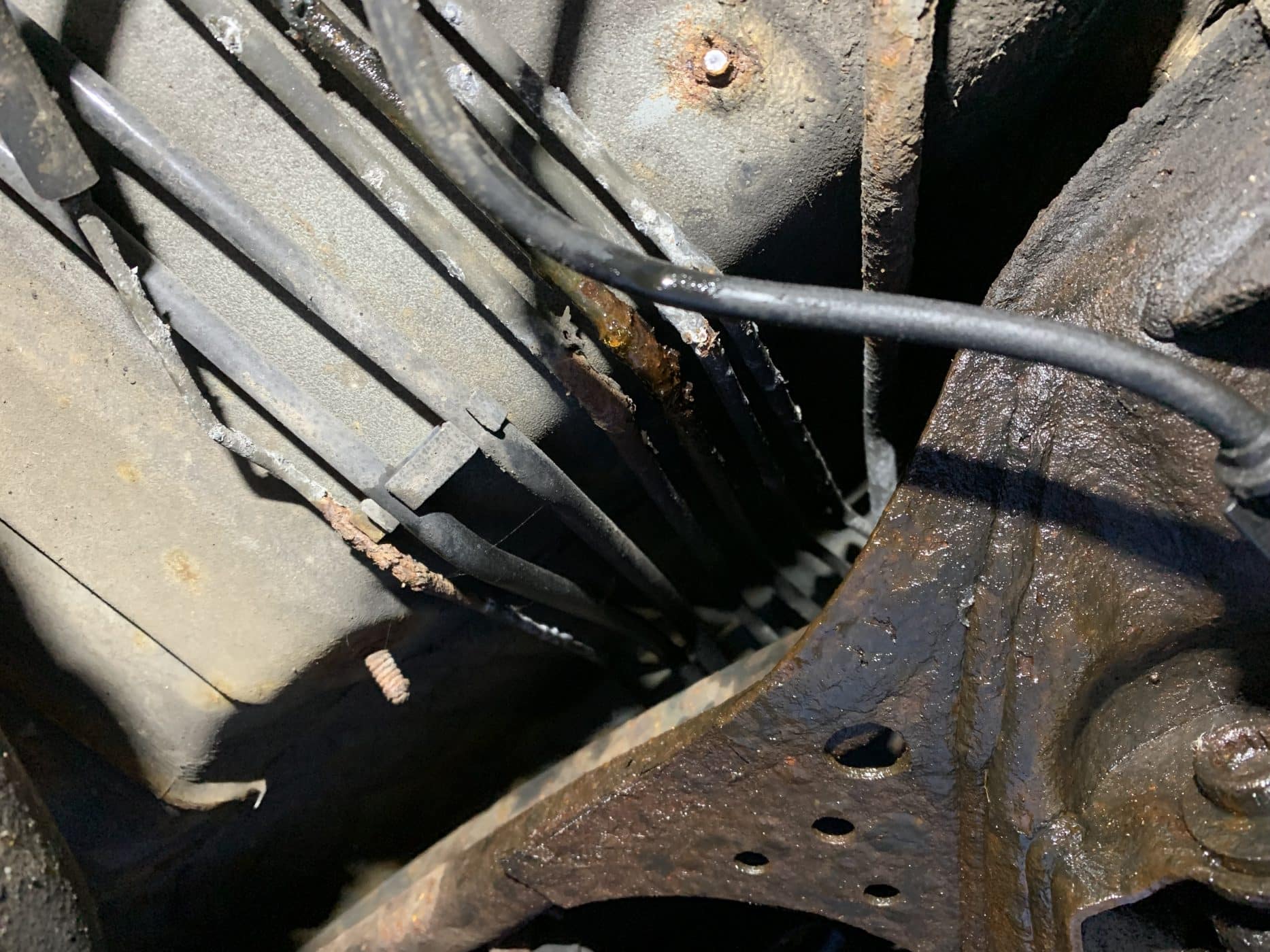 070921 Mercedes E55 Underside defects 6 1