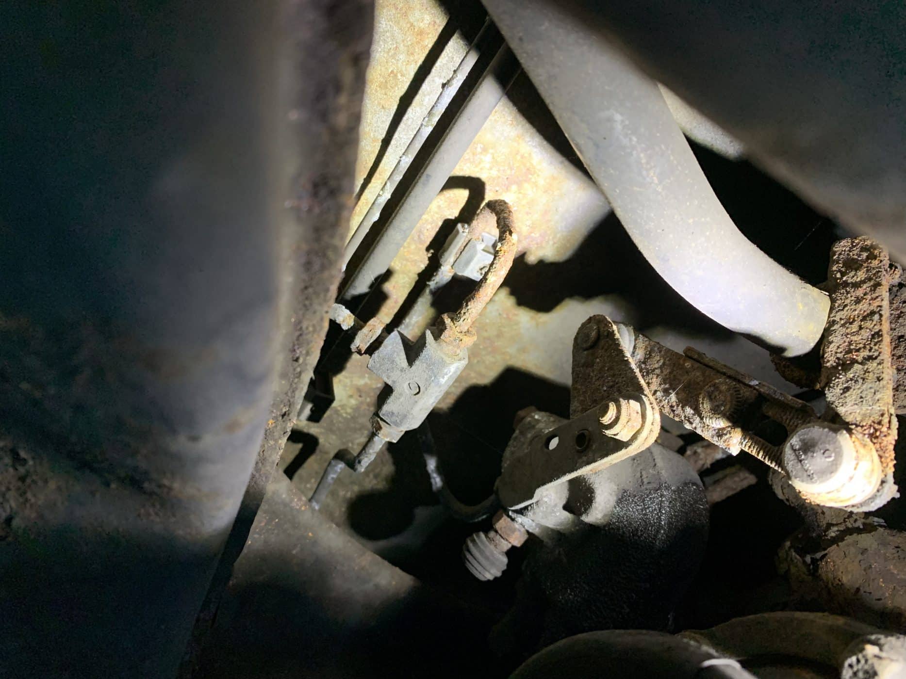 070921 Mercedes E55 Underside defects 9 1