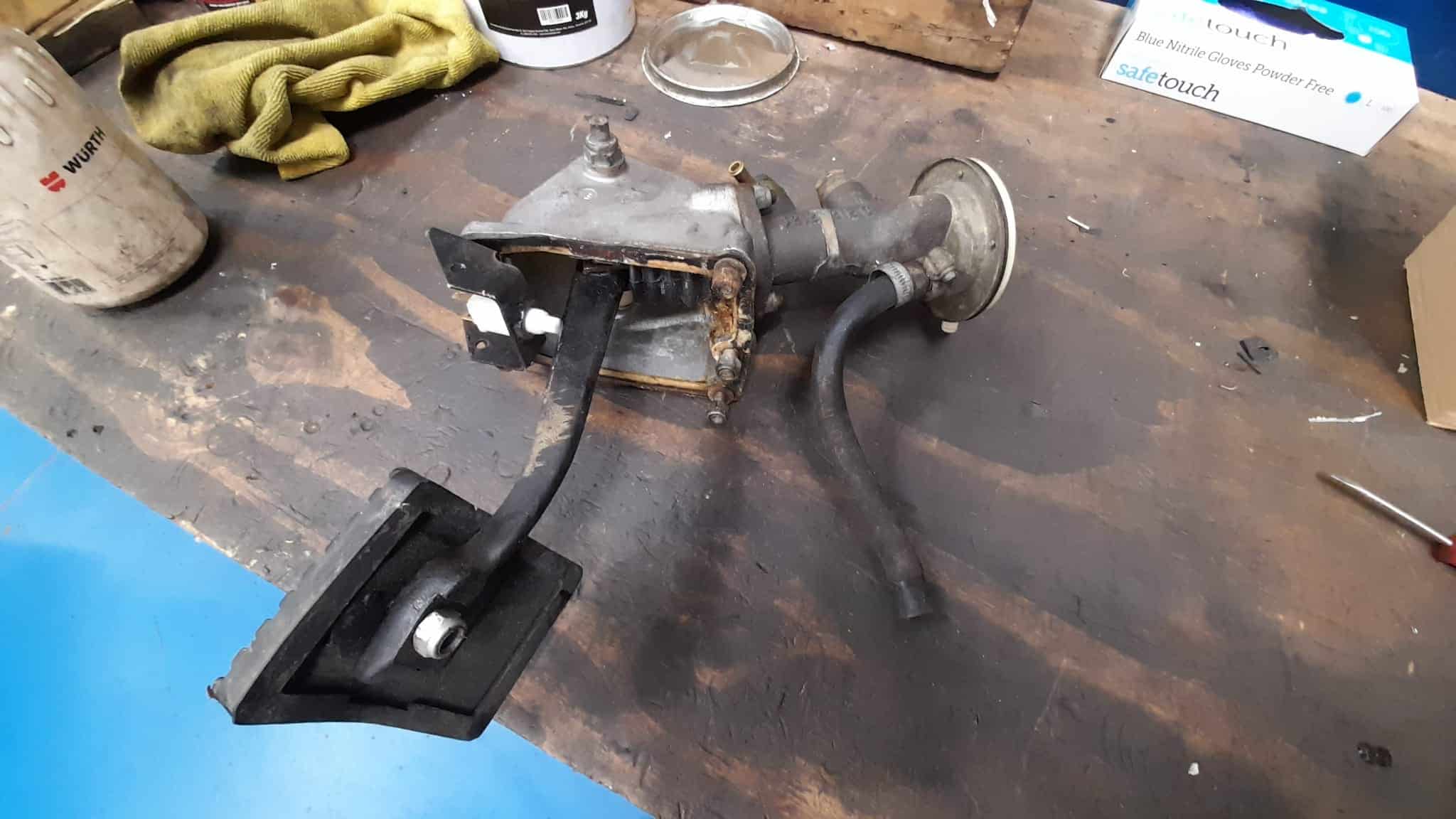 080921 Jaguar E Type fitting handbrake assembly steering column brake pedal master cylinder new brake lines 7 1
