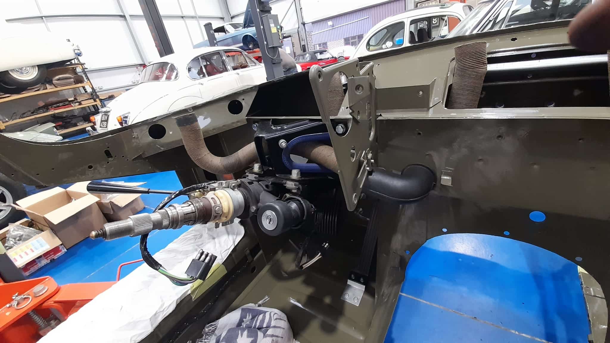 130921 Jaguar E Type V12 braking system vacuum system heater ducting control flaps fitting boot lid Scott15 1