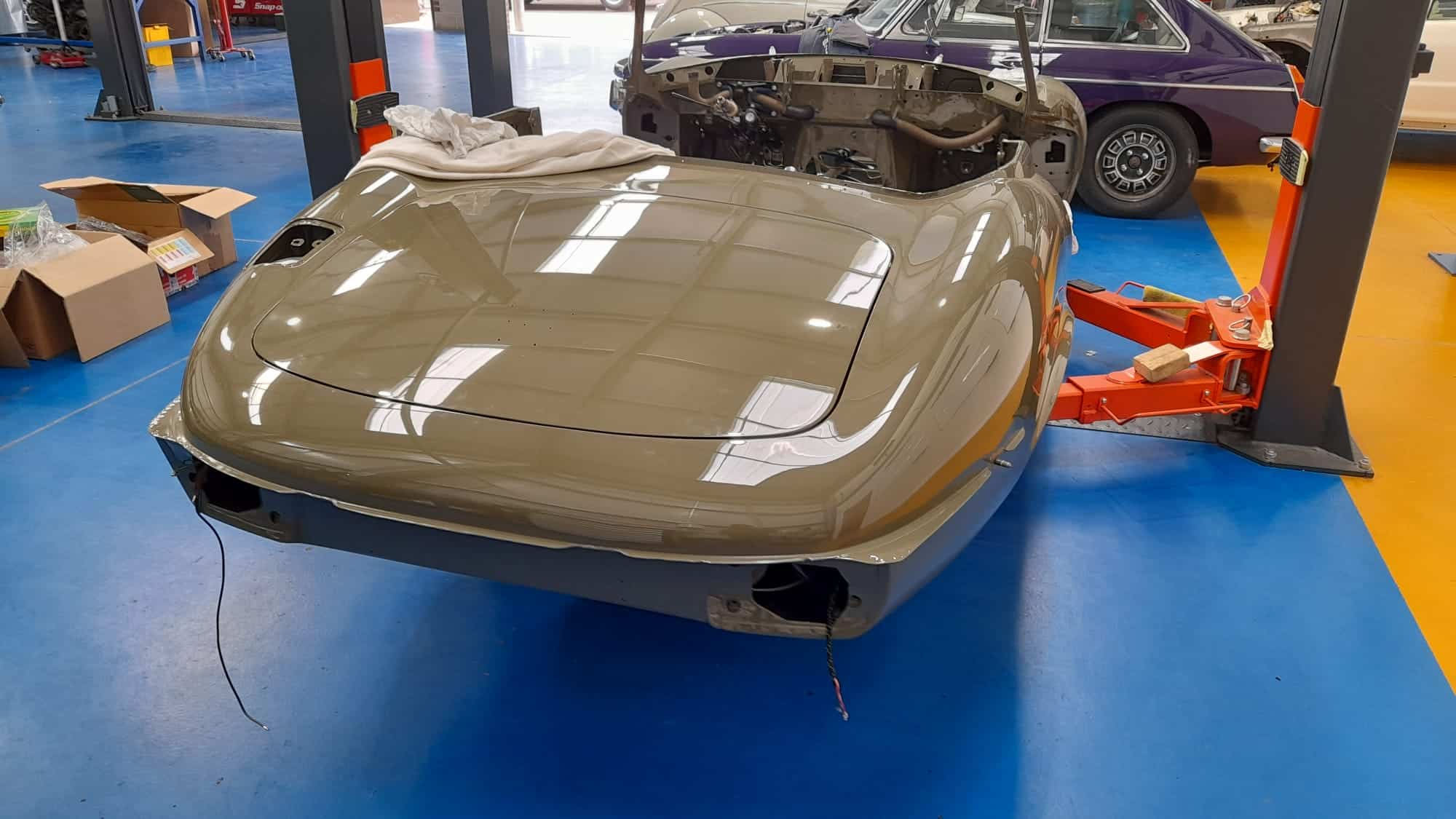 130921 Jaguar E Type V12 braking system vacuum system heater ducting control flaps fitting boot lid Scott17 1