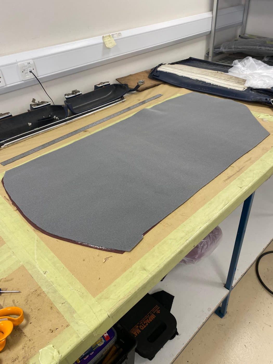 130921 Mercedes 500SL Door Panels and Door Pockets37 1