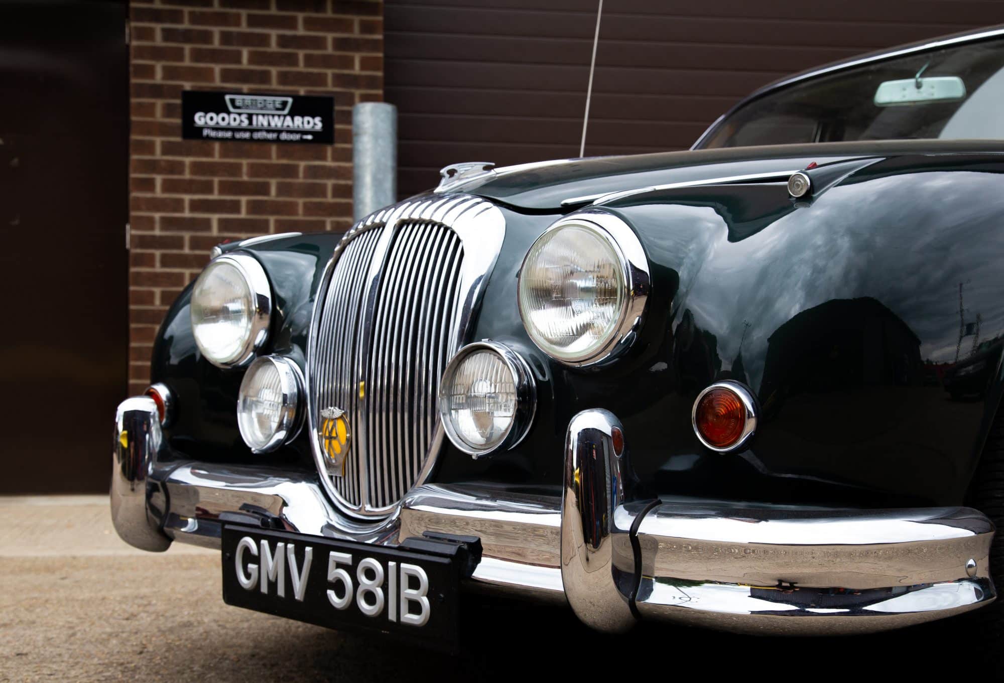 150921 1964 Daimler 2.5 V8 Arrival 11 1