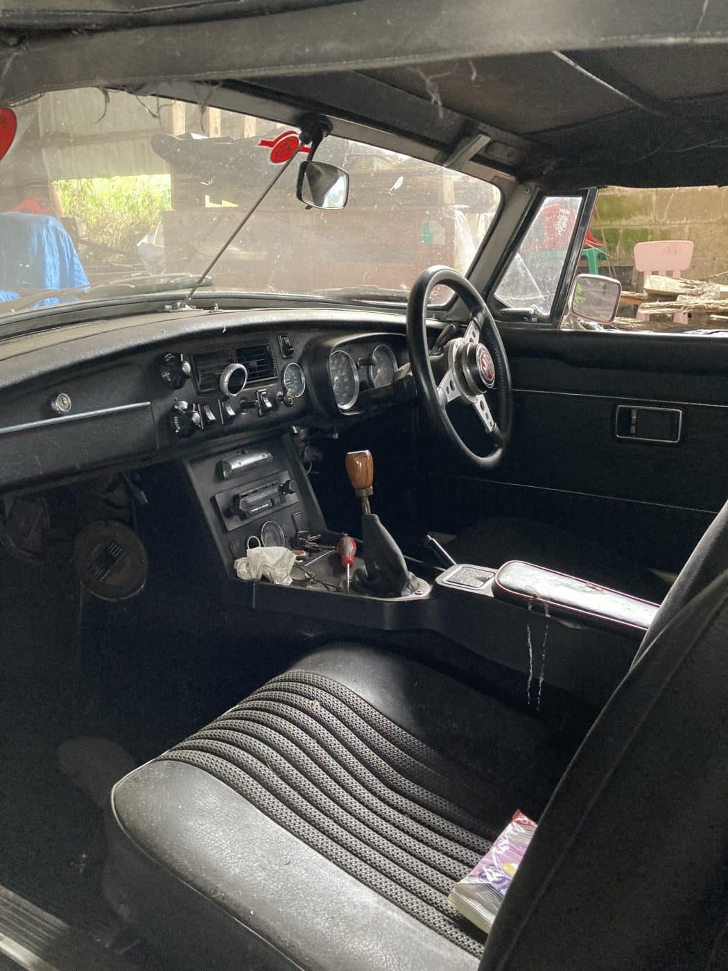 150921 1973 MG B in for a recommission 6 1