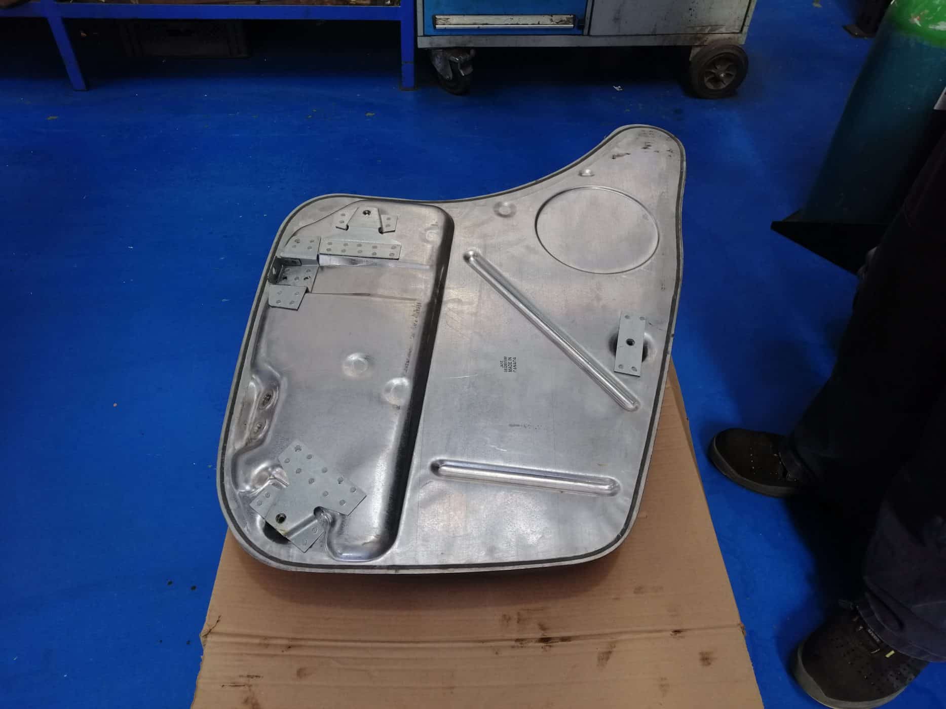 1971 Jaguar XJ6 New fuel tanks 3 1