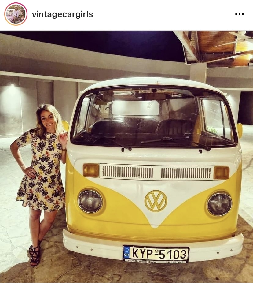 210921 VintageCar Girls 1