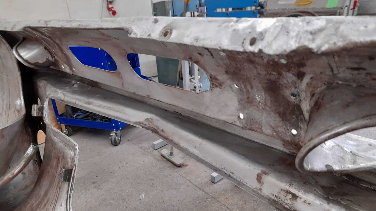 Aston Martin DB2 4 Bonnet red oxide removal continued 9 1